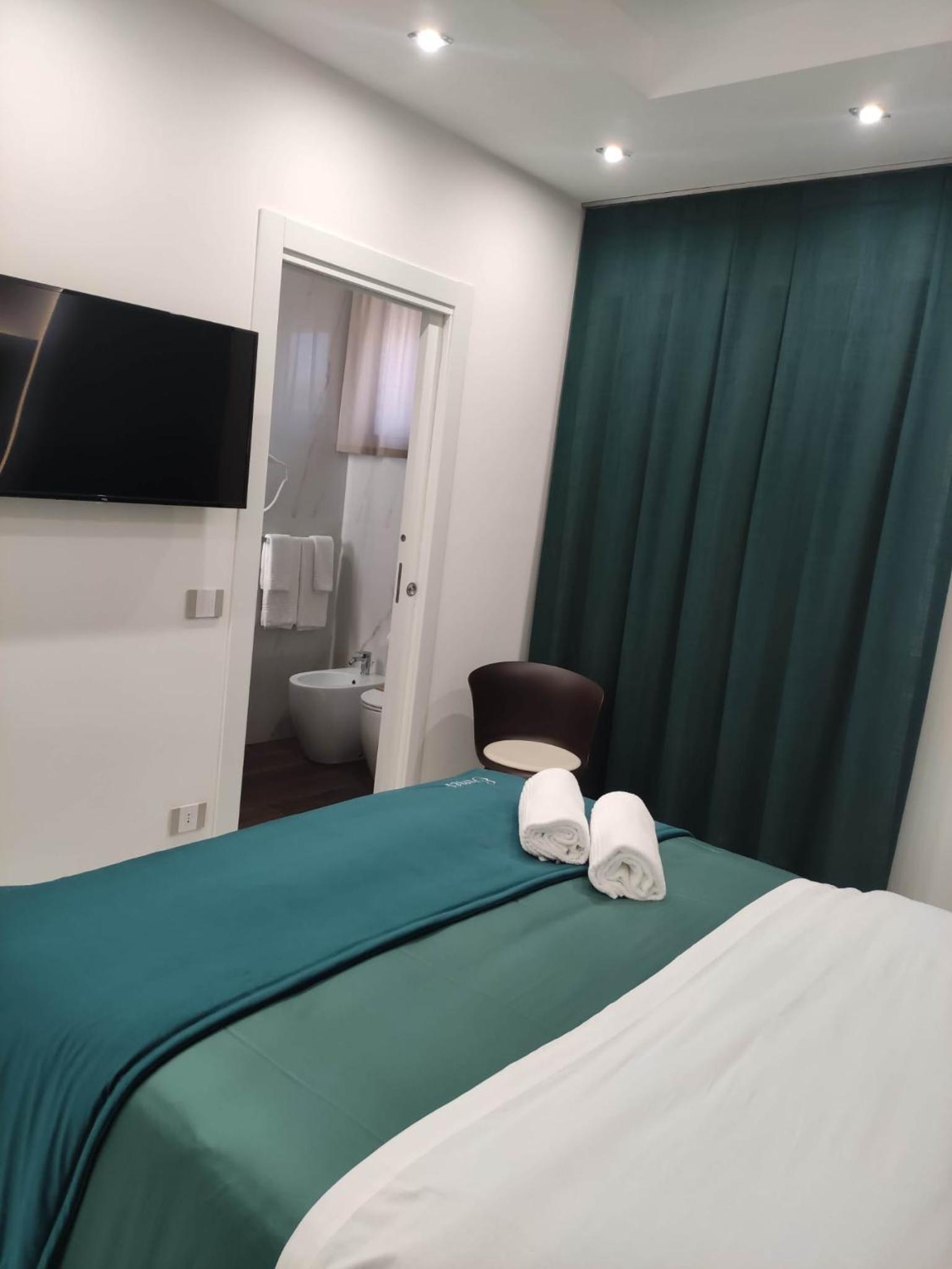 Deluxe Double Room - Photo 3