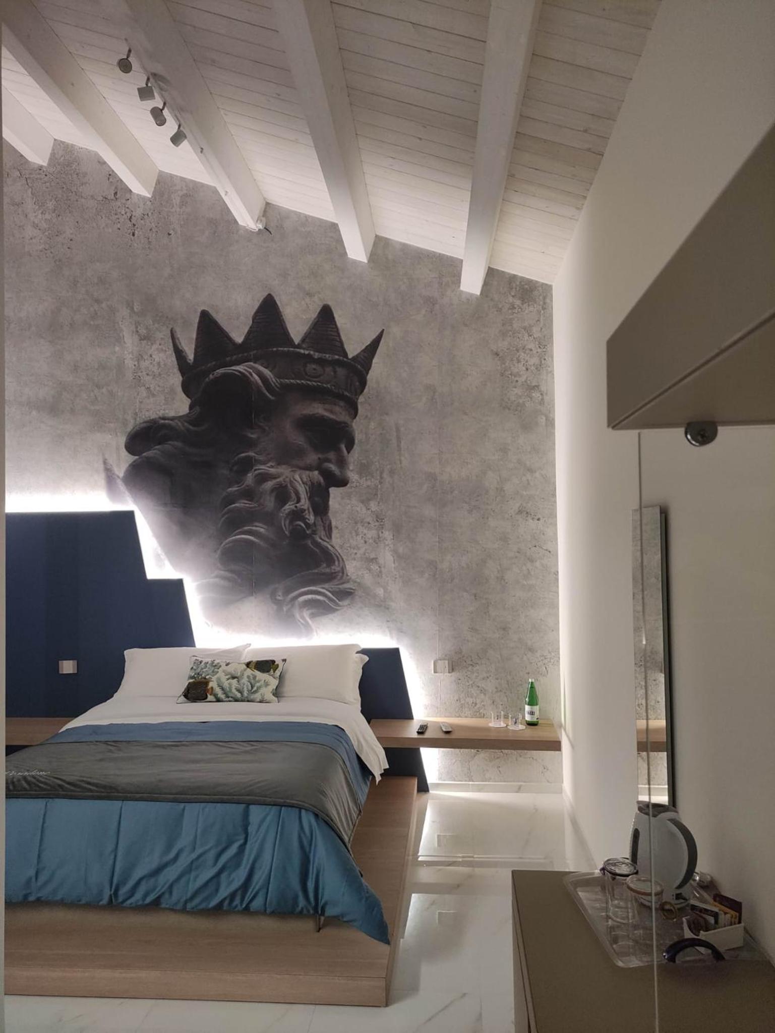 Deluxe Queen Room - Photo 1