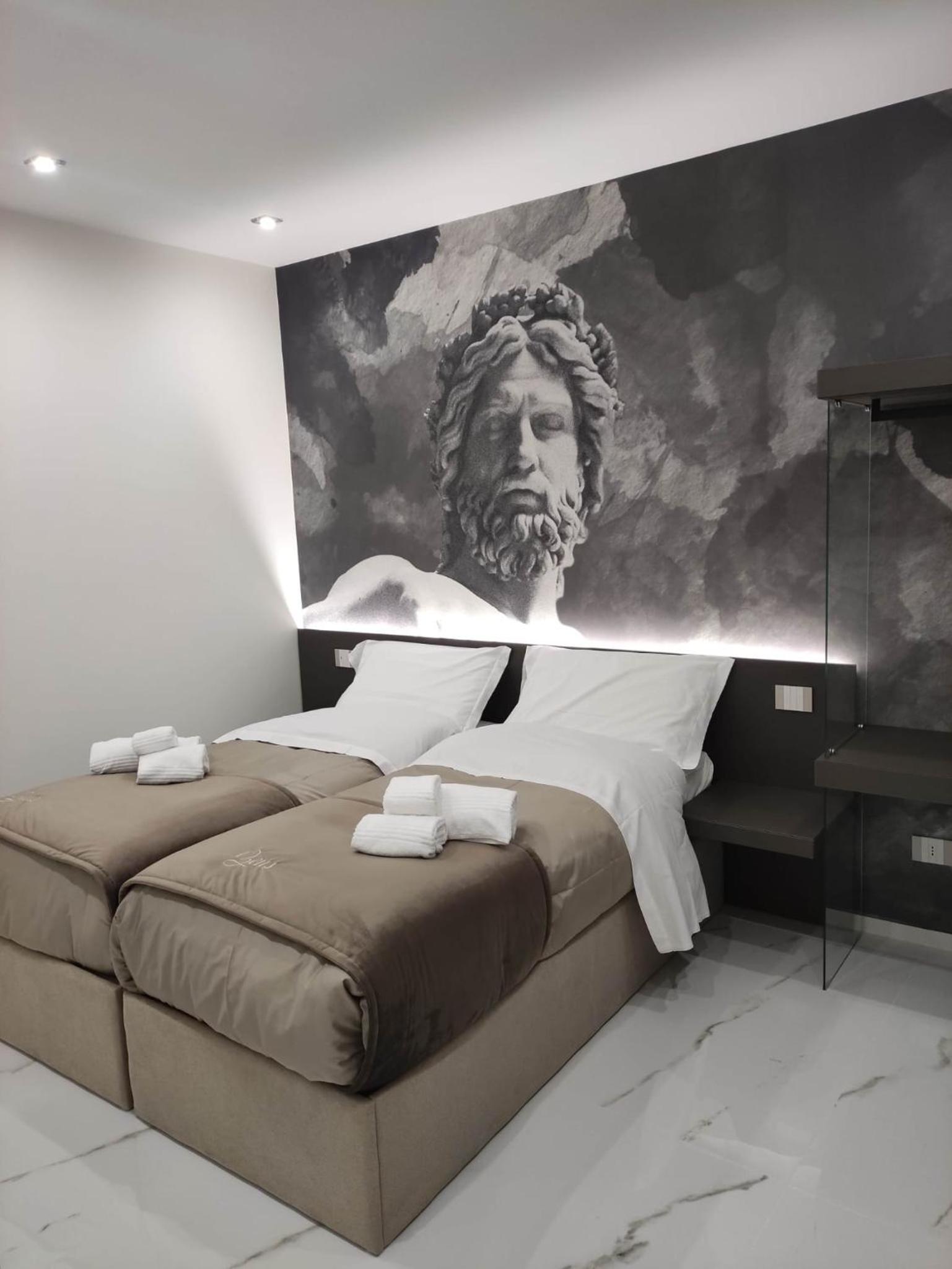 Deluxe Quadruple Room - Photo 3