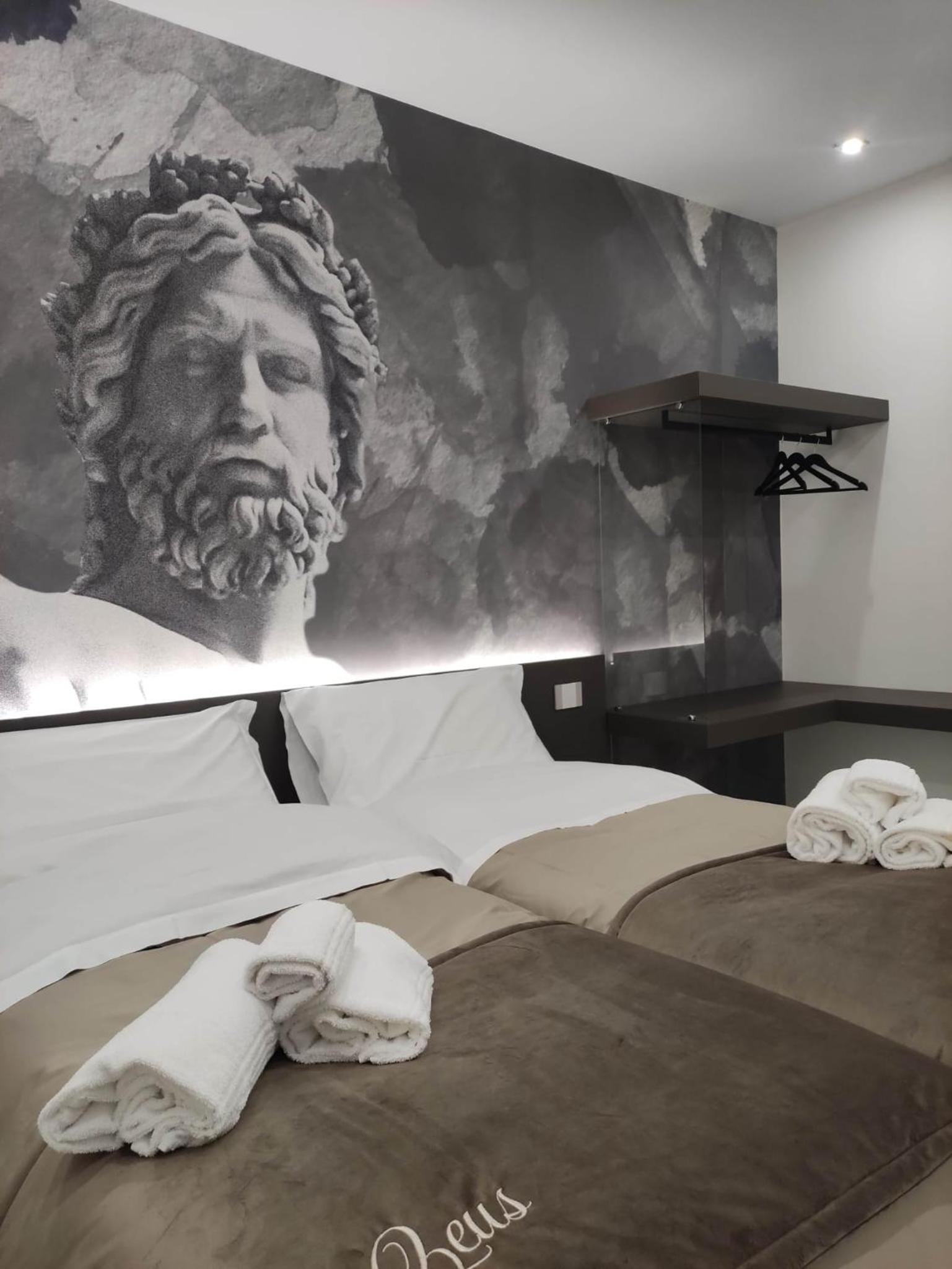 Deluxe Quadruple Room - Photo 14