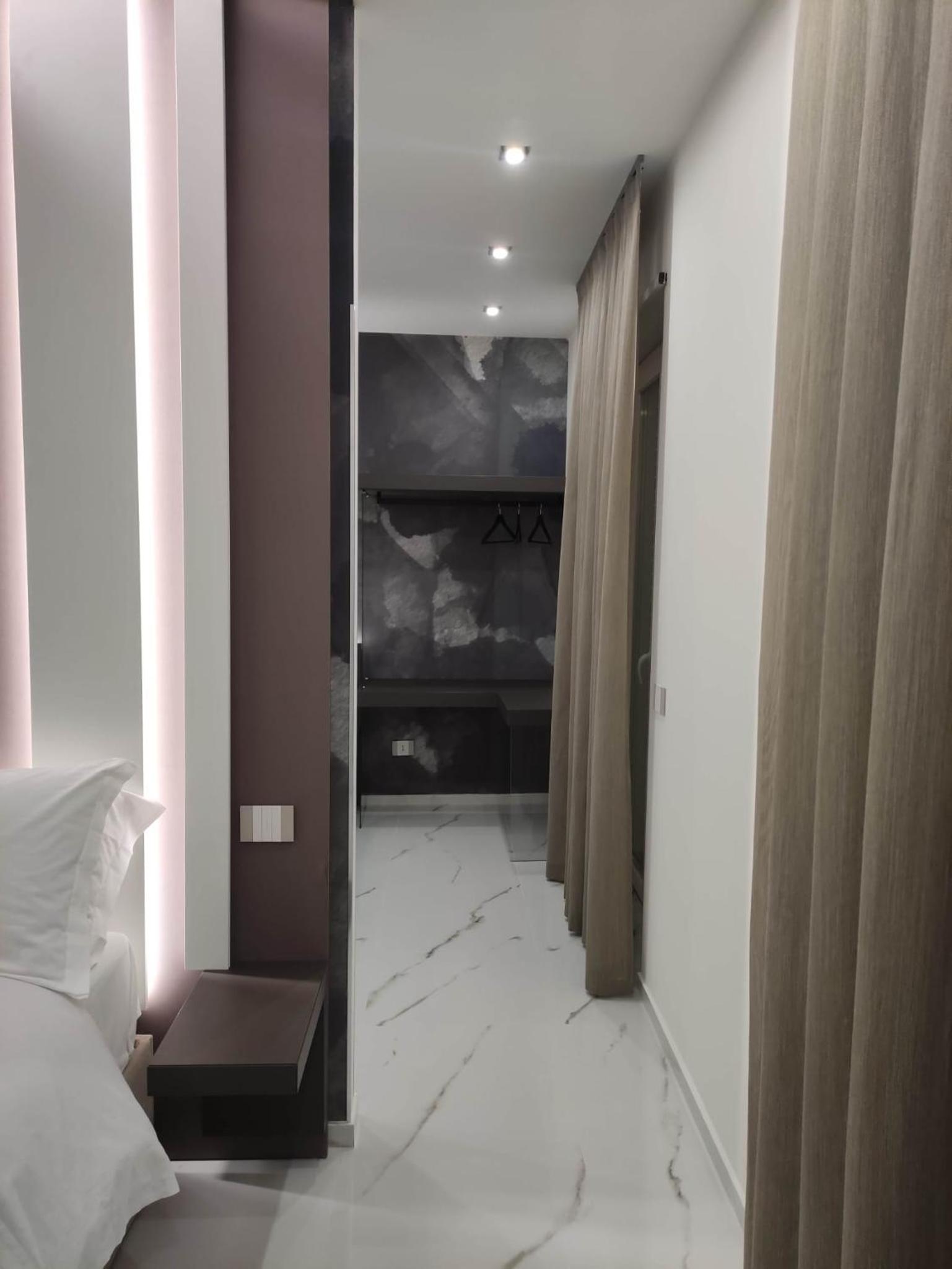 Deluxe Quadruple Room - Photo 13