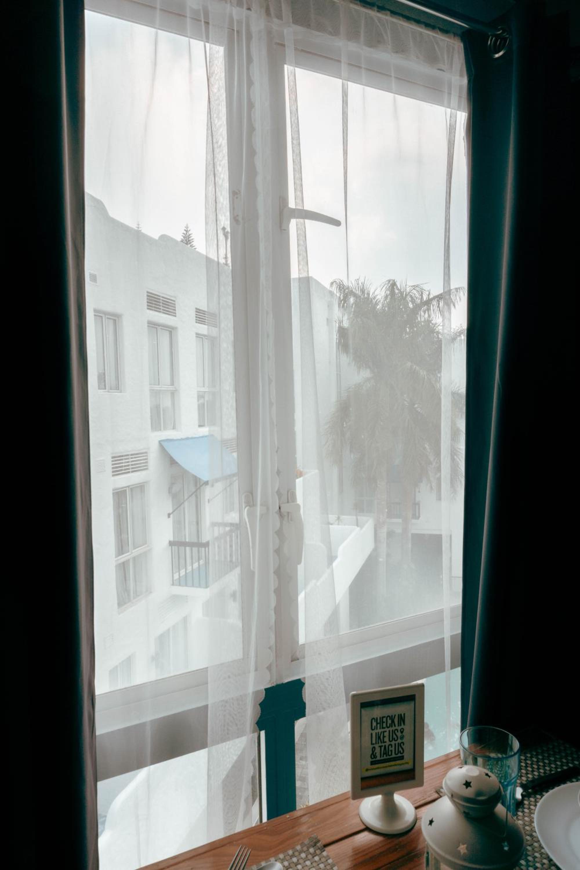 Double Room with Pool View - Photo 23