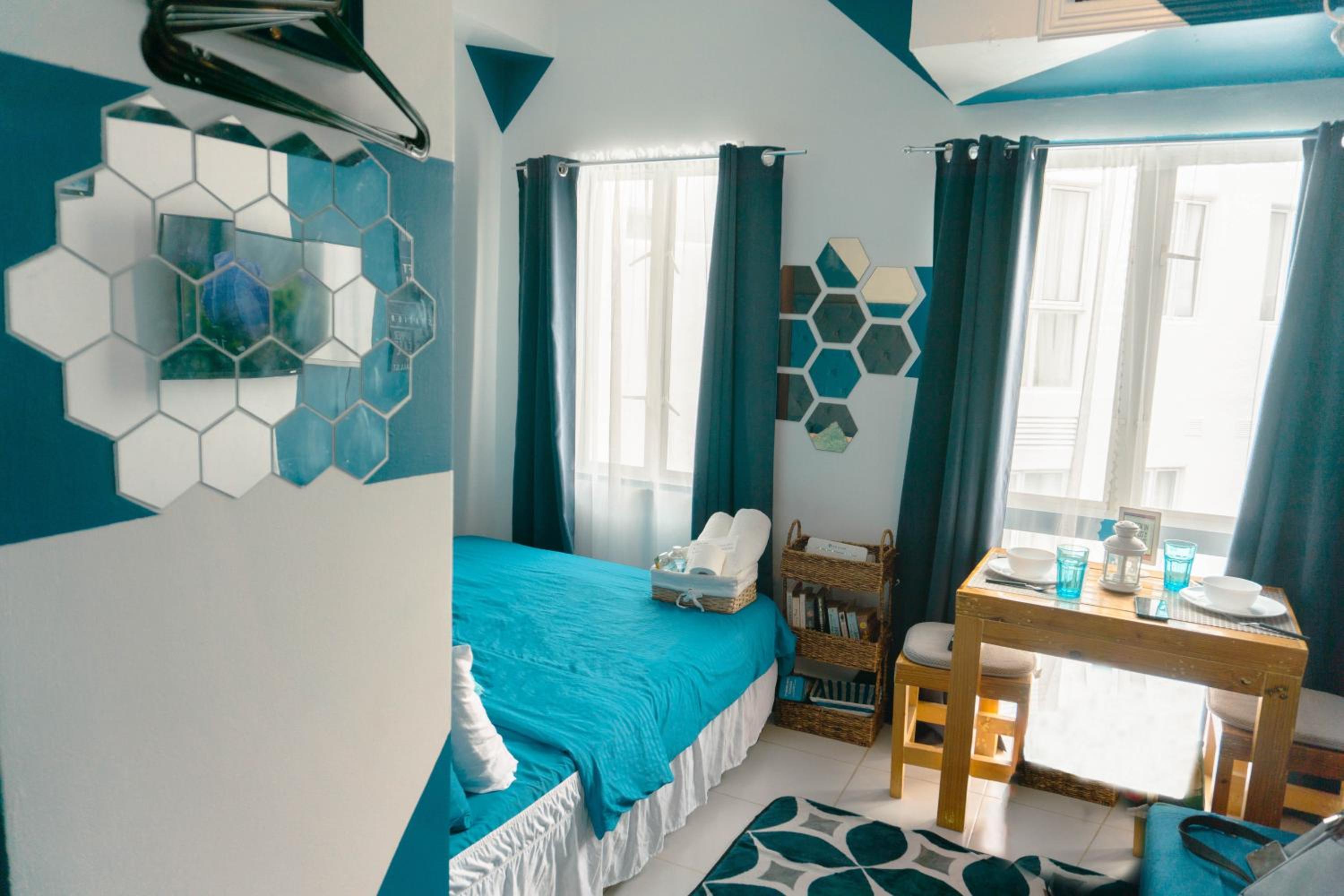 Double Room with Pool View - Photo 38