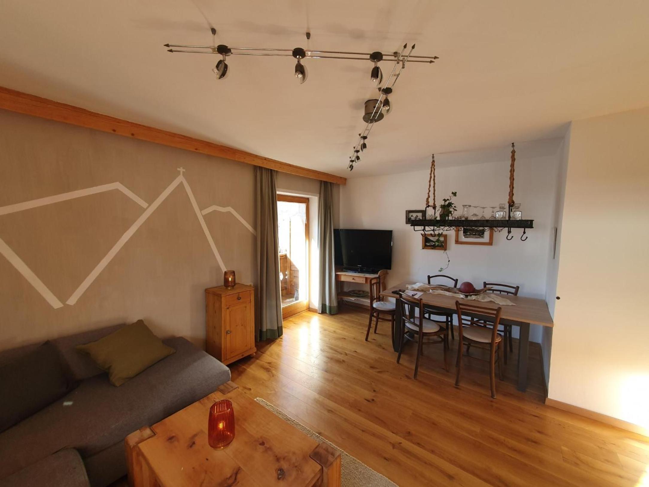 Apartment photo 2