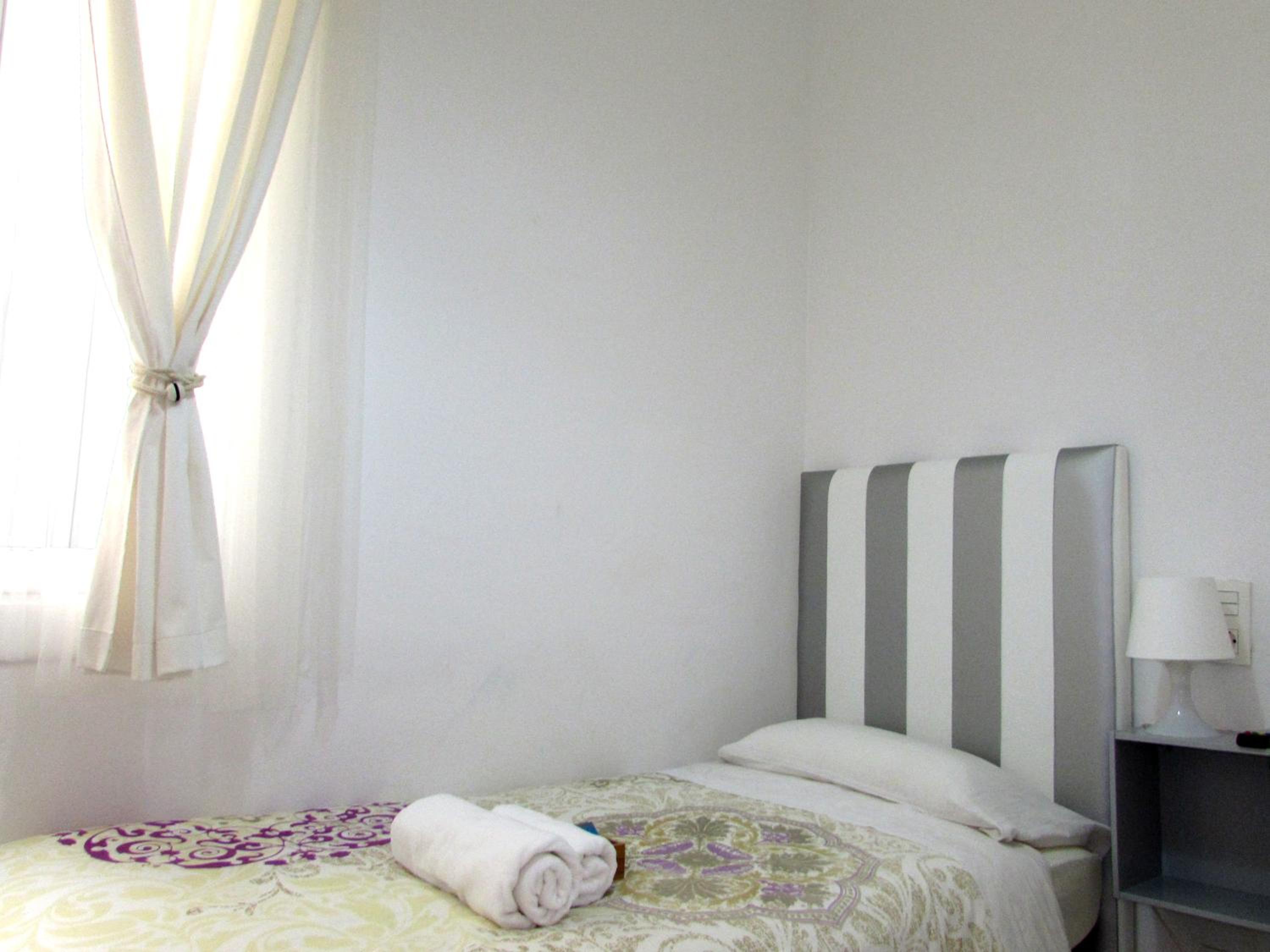 Single Room with Shared Bathroom photo 2