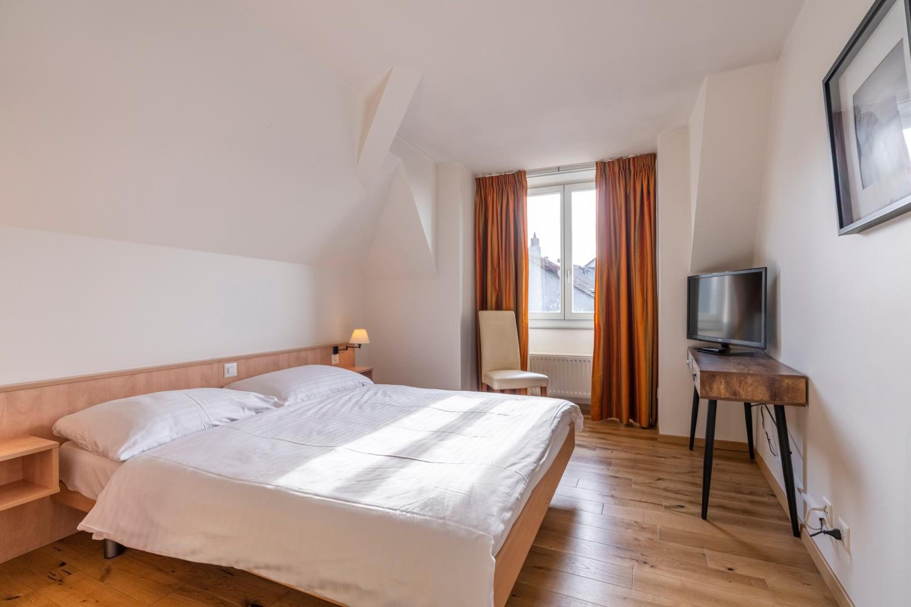 Double Room - Photo 4