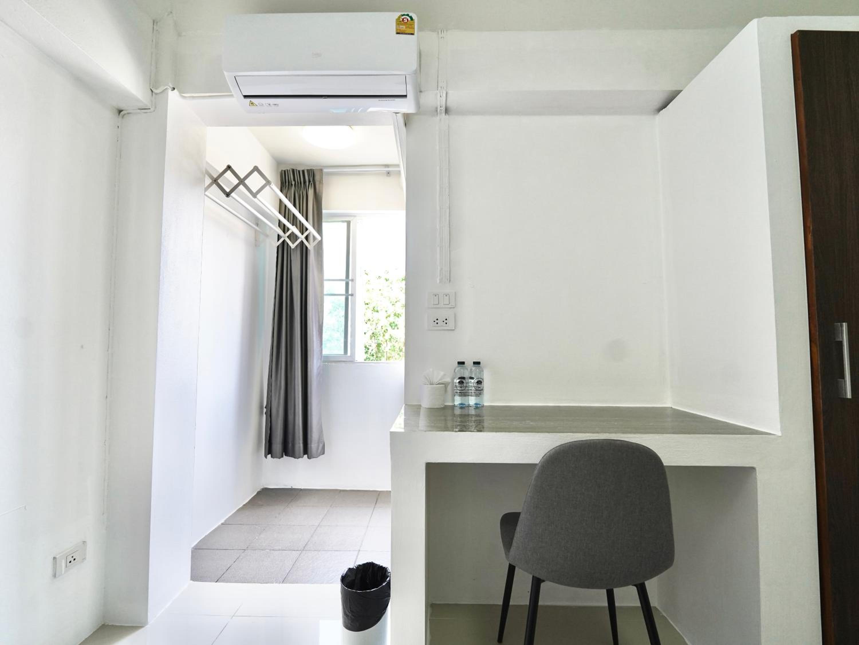 One-Bedroom Apartment photo 2