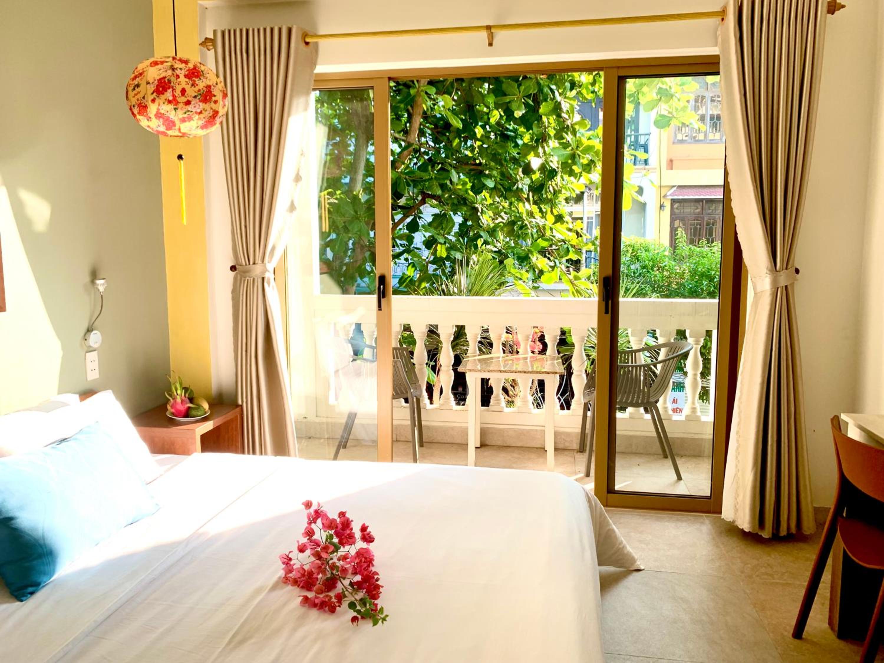 Deluxe Double Room with Balcony - Photo 2