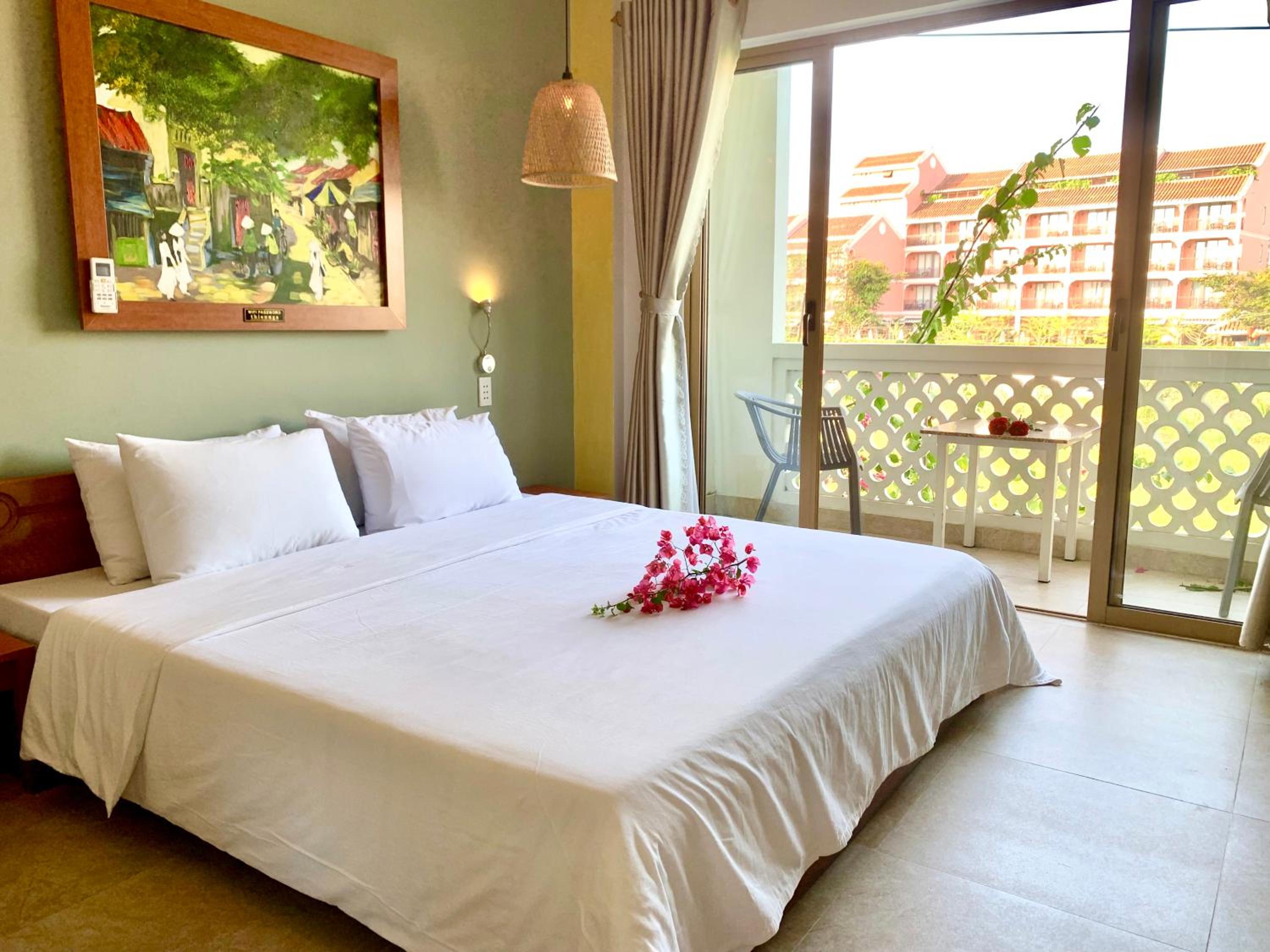 Deluxe Double Room with Balcony - Photo 3