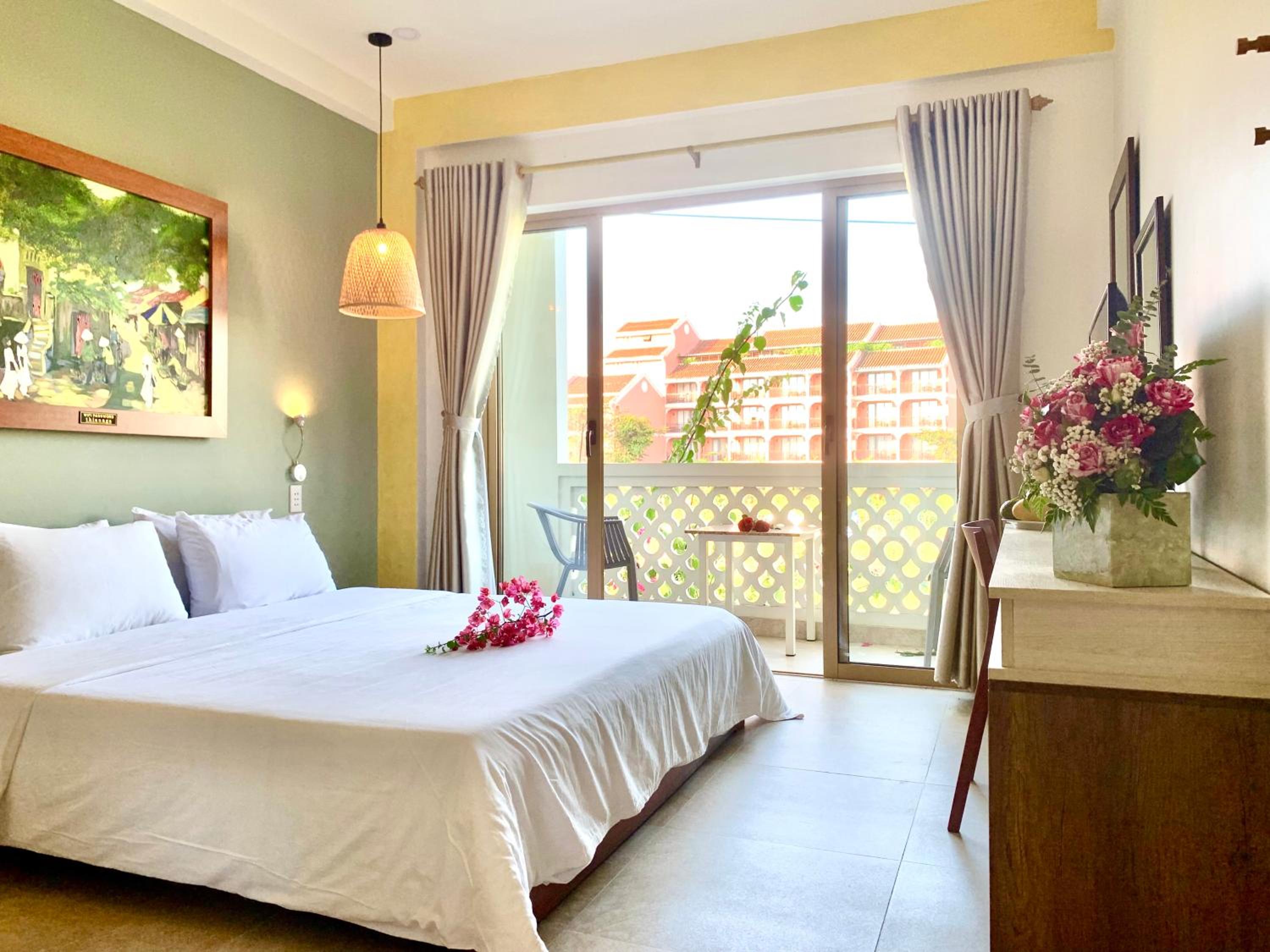 Deluxe Double Room with Balcony - Photo 7