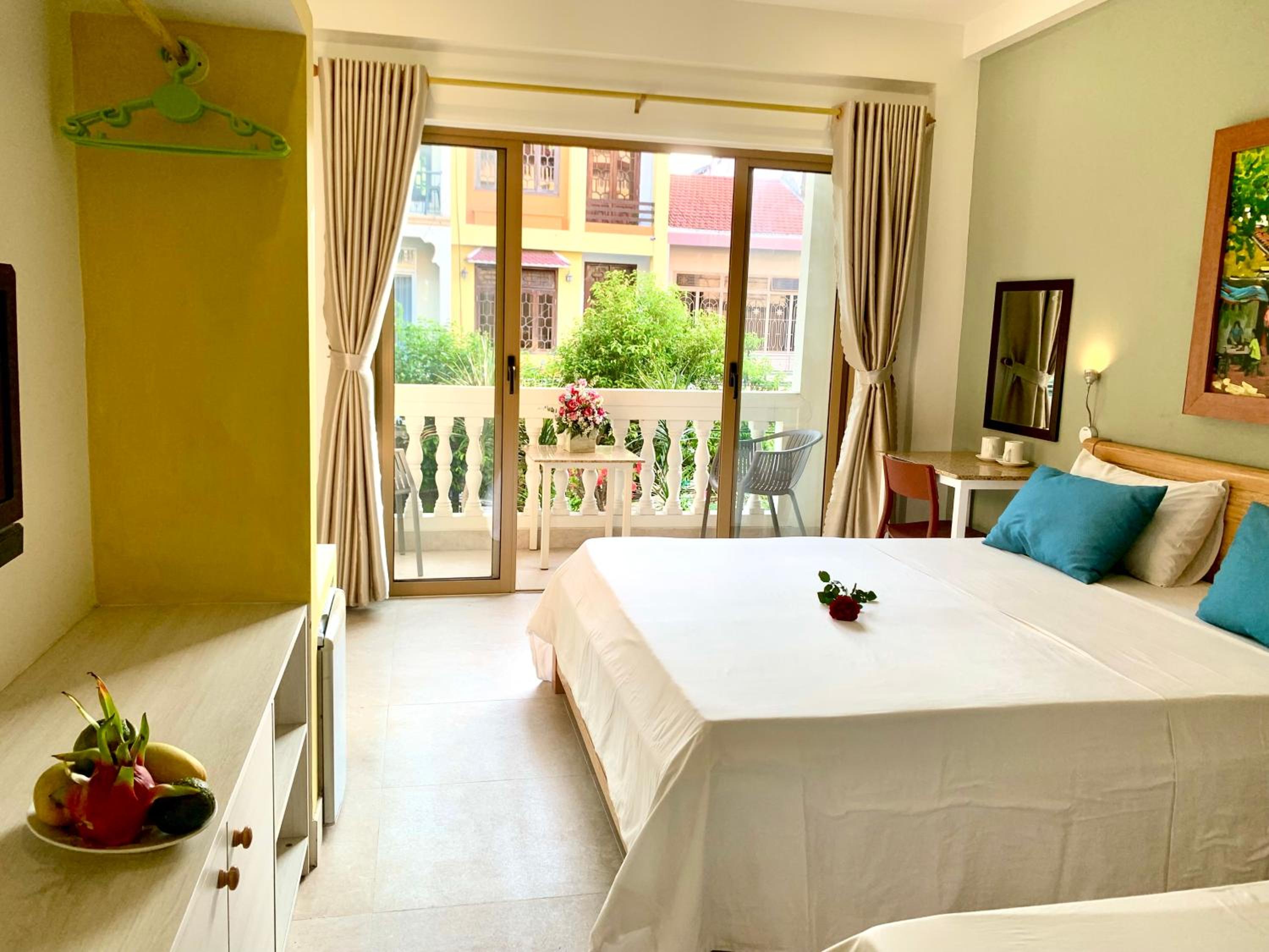 Quadruple Room with Balcony - Photo 1