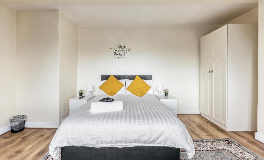 Two-Bedroom House - Photo 10