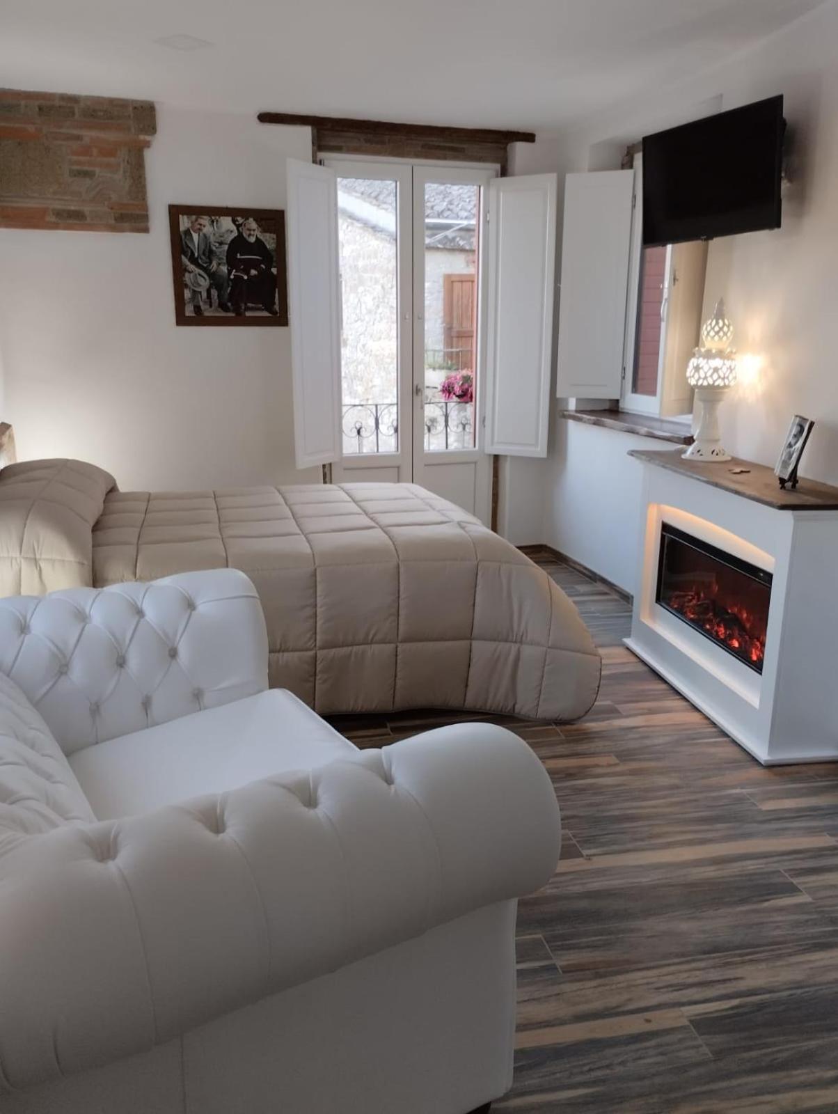 Deluxe Triple Room - Photo 1