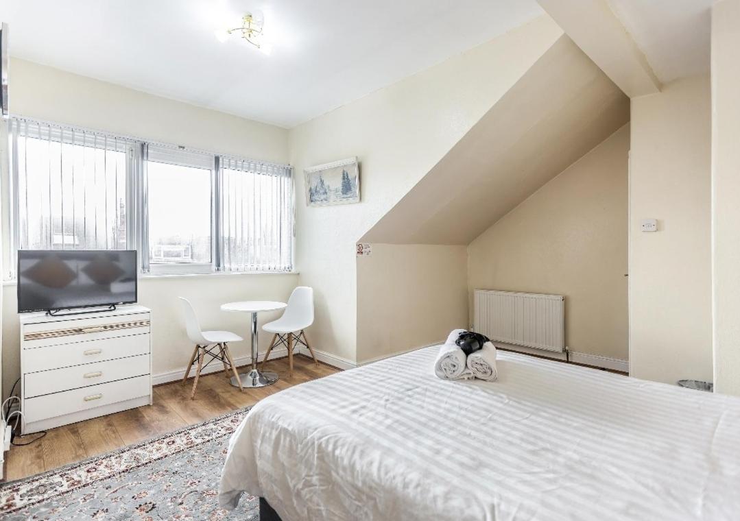 Two-Bedroom House - Photo 14