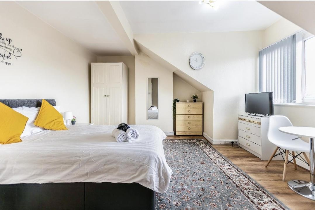 Two-Bedroom House - Photo 13