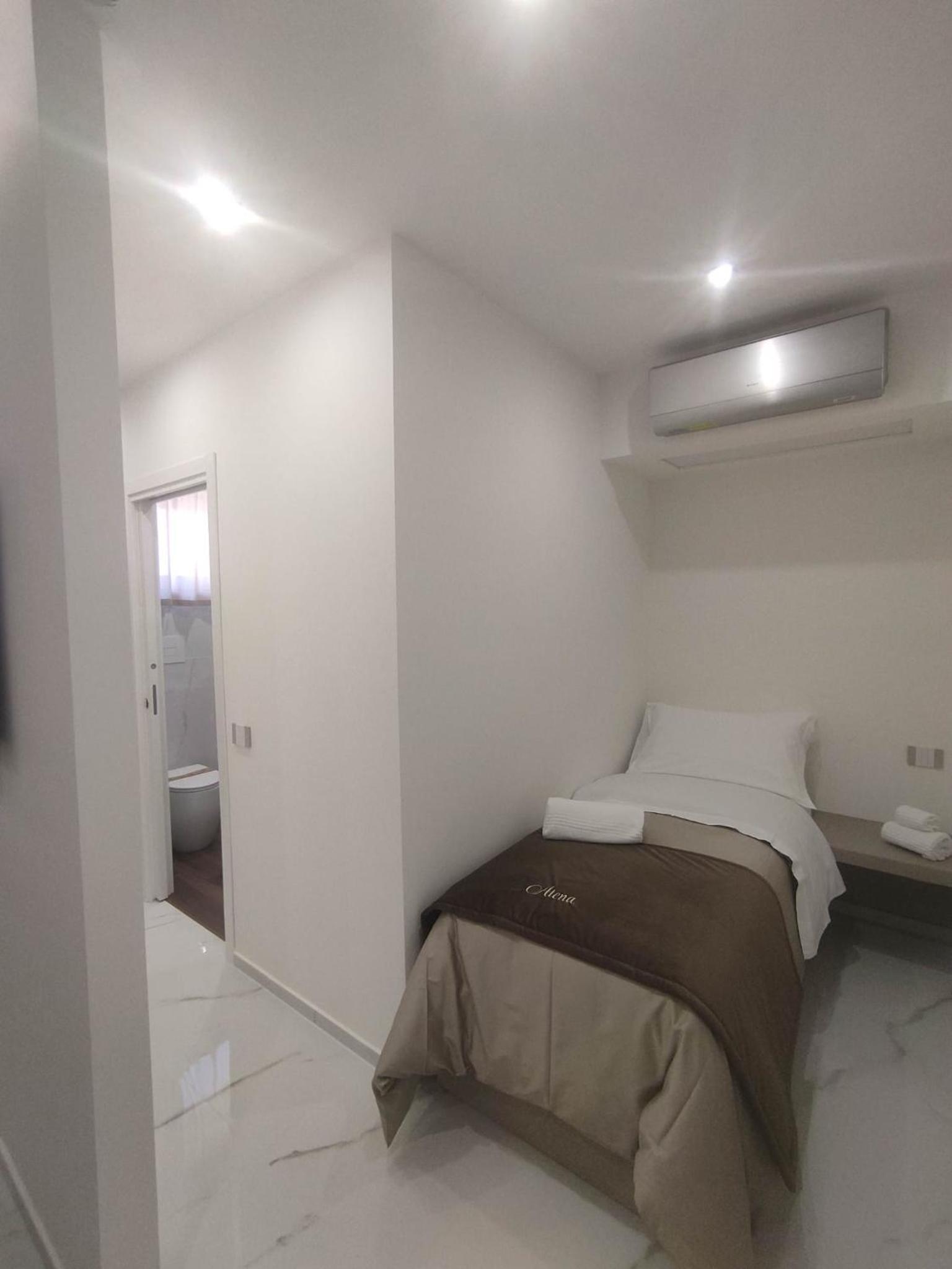 Deluxe Triple Room - Photo 10