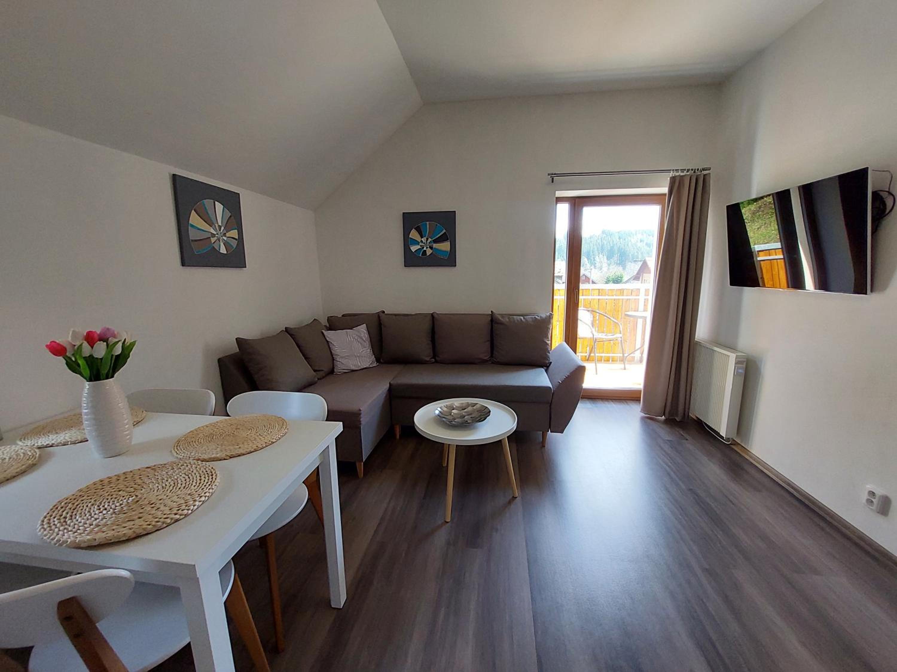 Apartment with Balcony photo 3