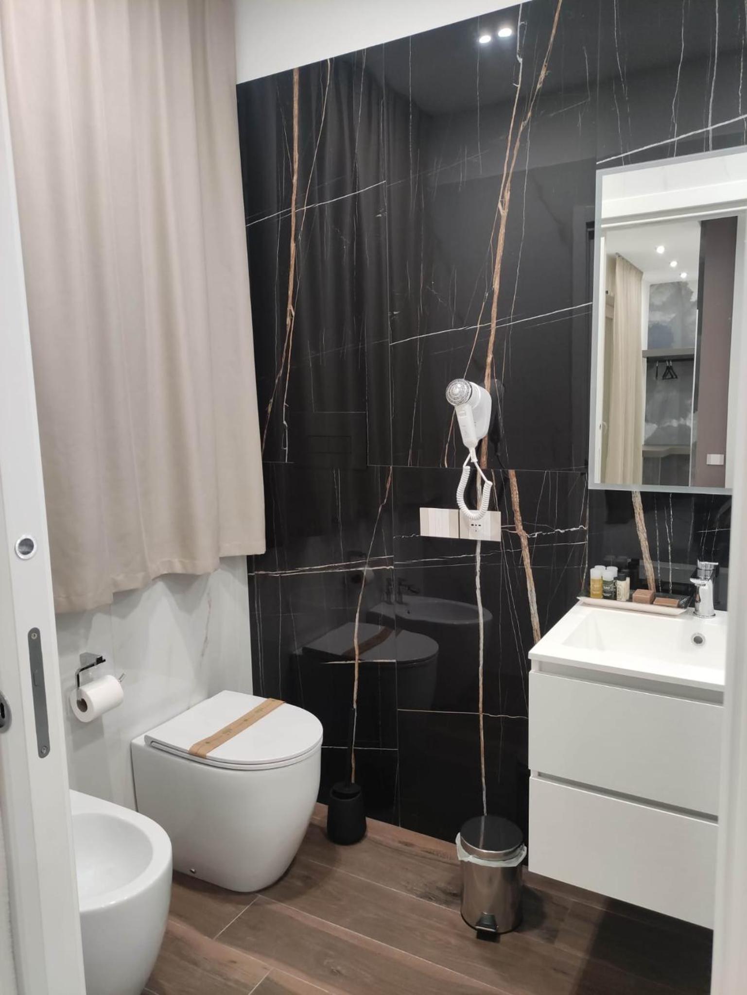 Deluxe Room - Photo 6