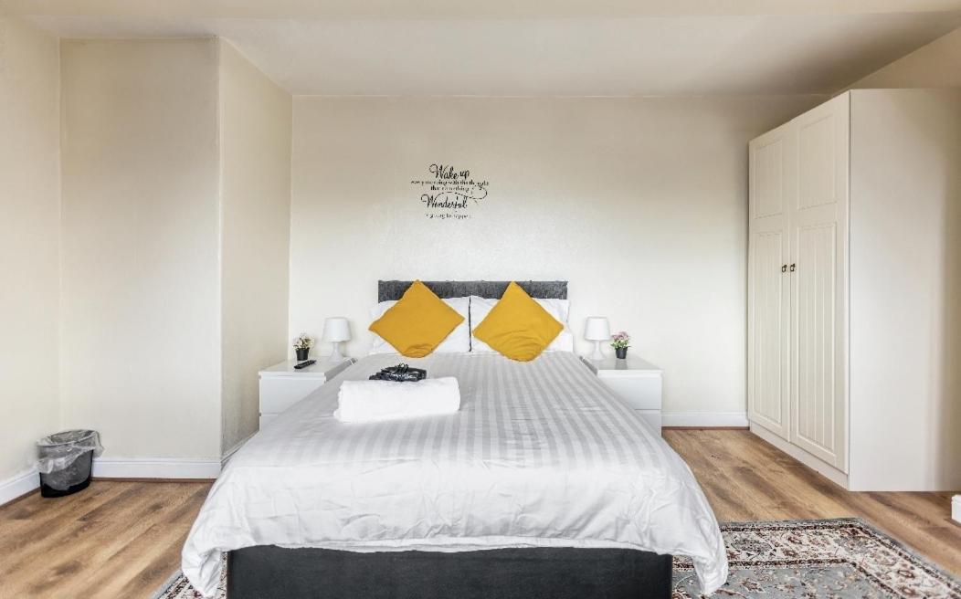 Two-Bedroom House - Photo 12