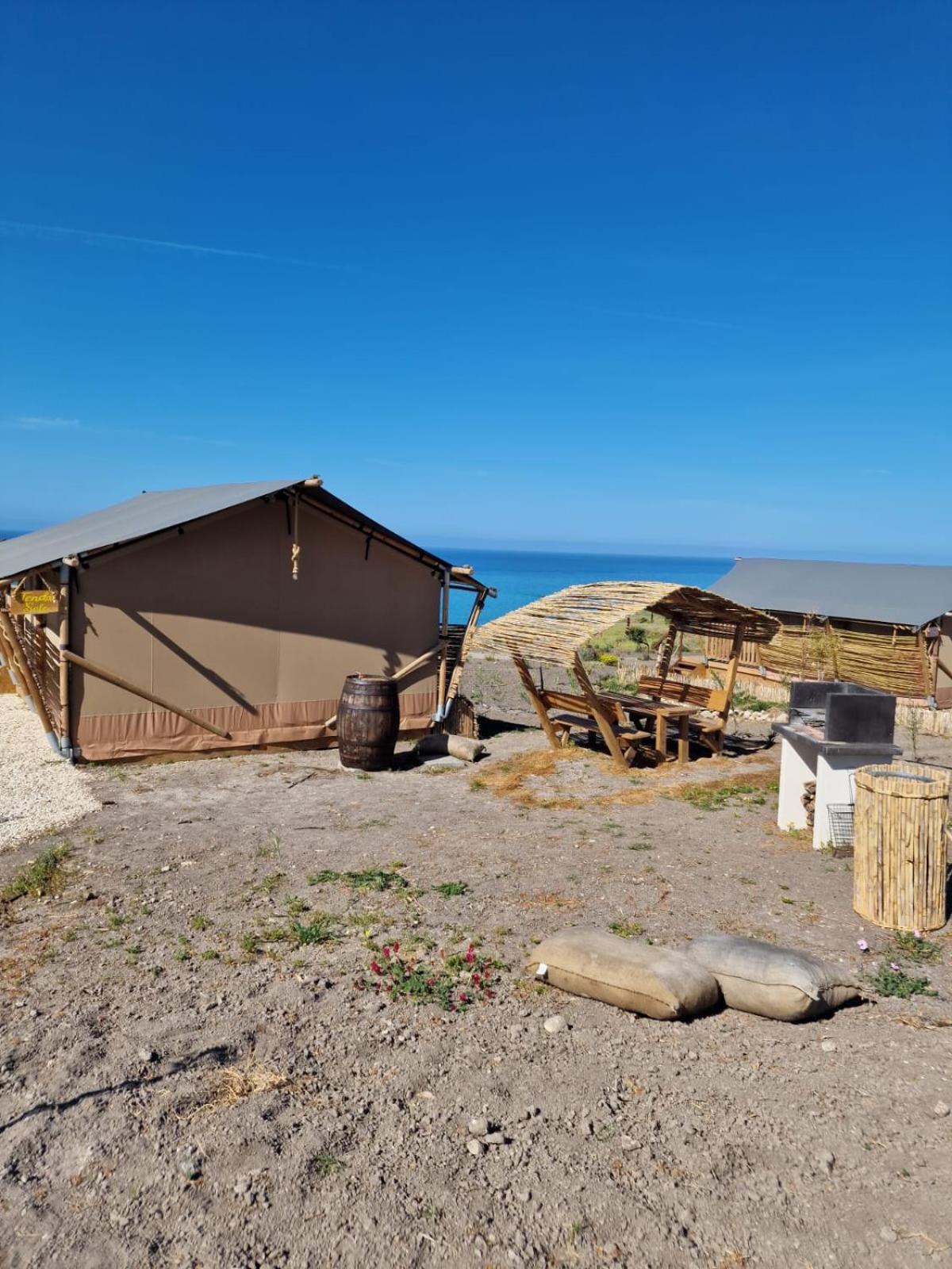 Tent - Photo 18