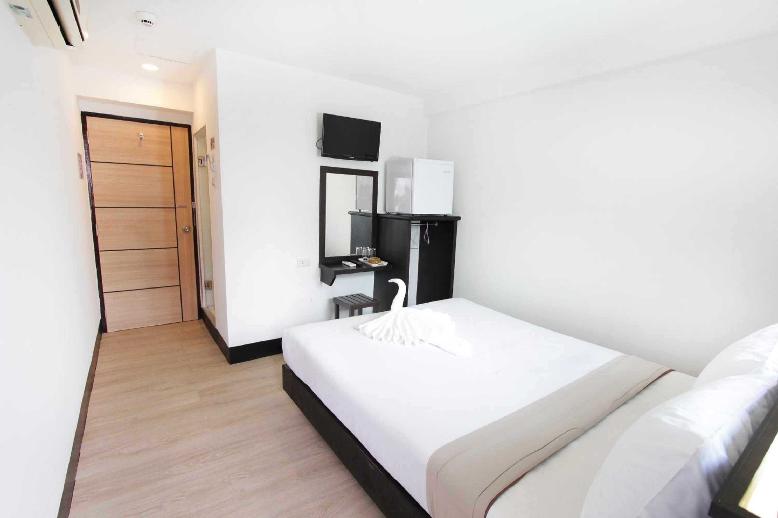 Standard Double Room - Photo 16
