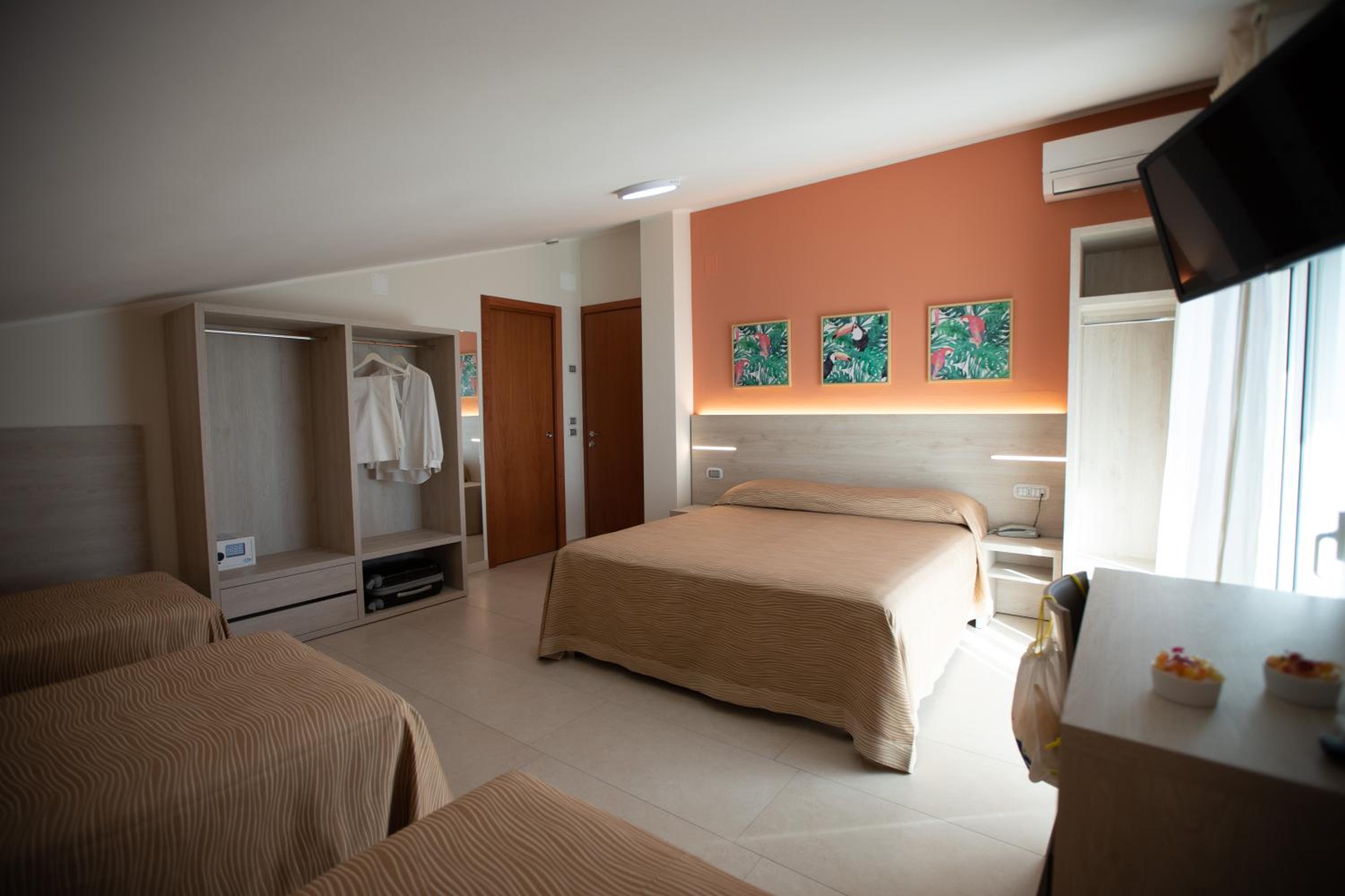 Family Room with Sea View photo 3