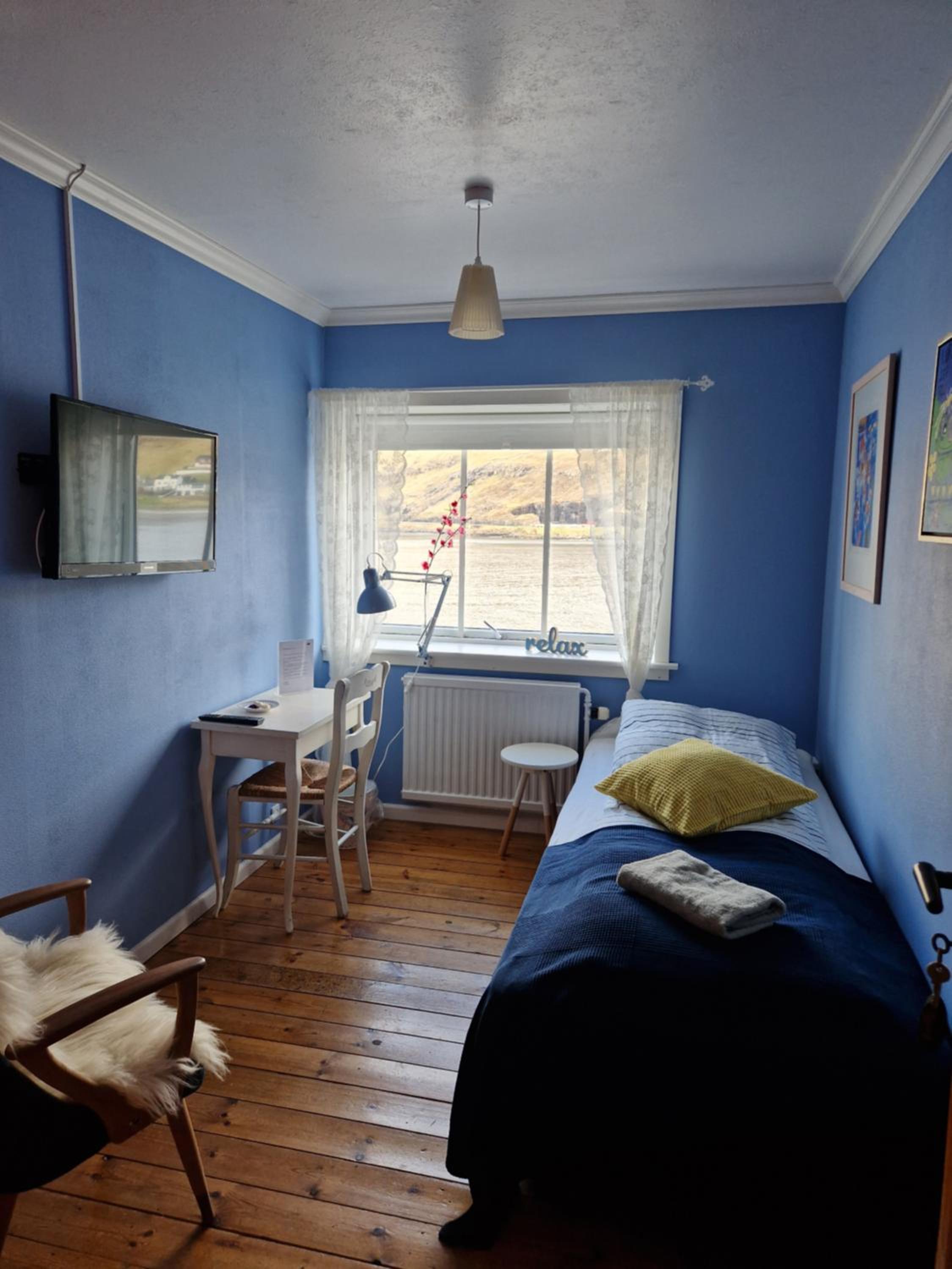 Single Room with Shared Bathroom