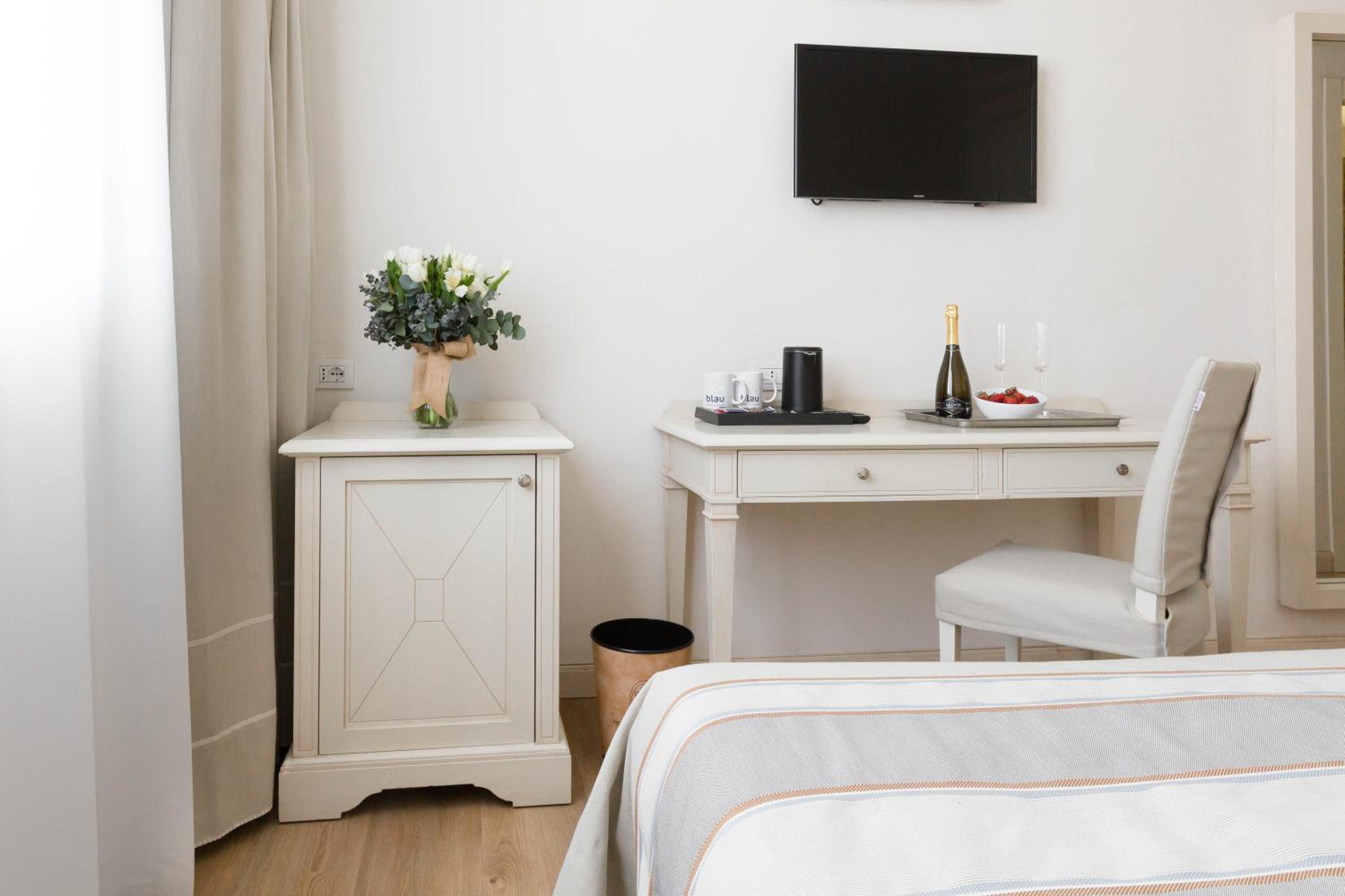 Double or Twin Room - Photo 4