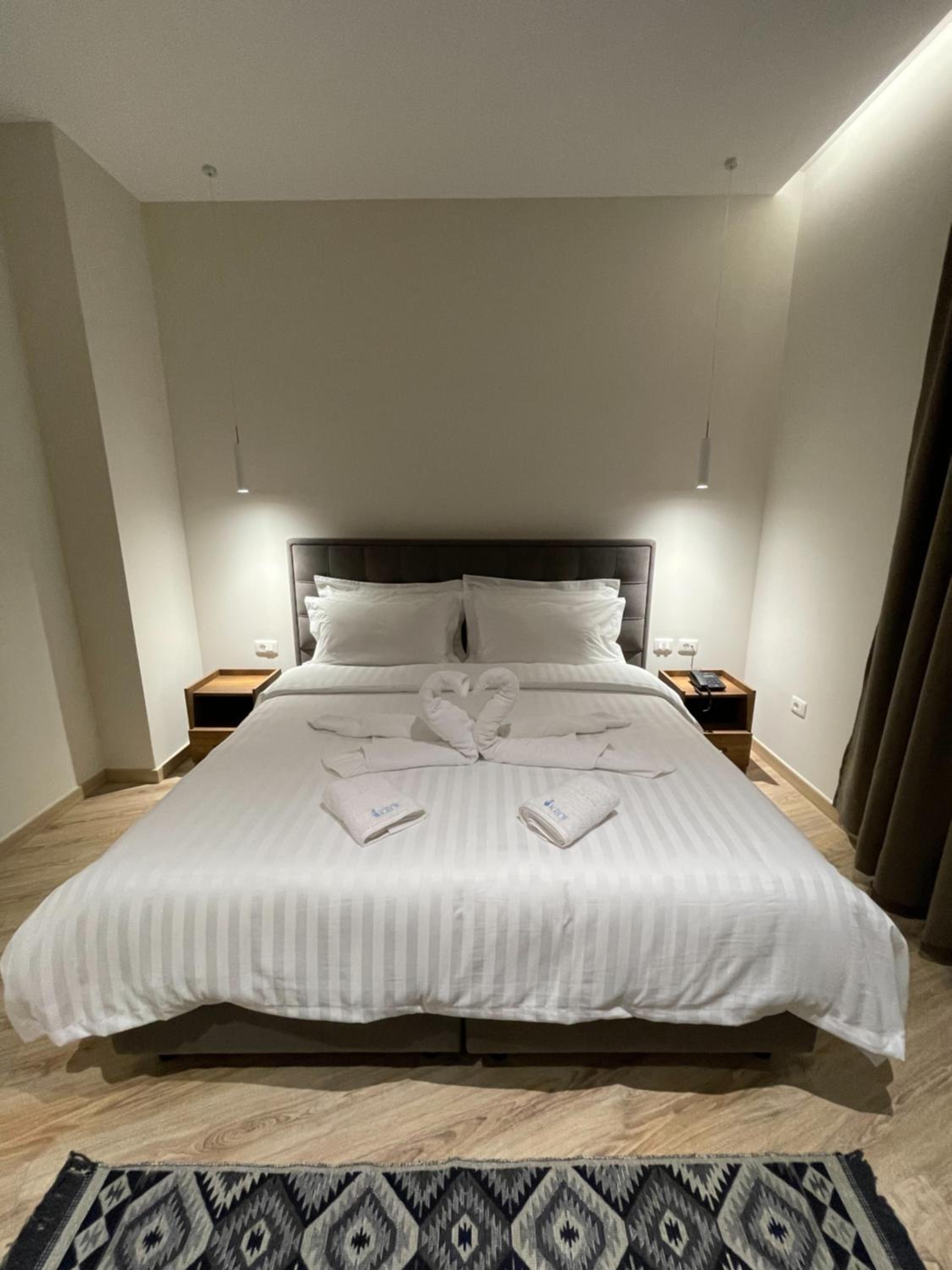Deluxe Double or Twin Room with City View