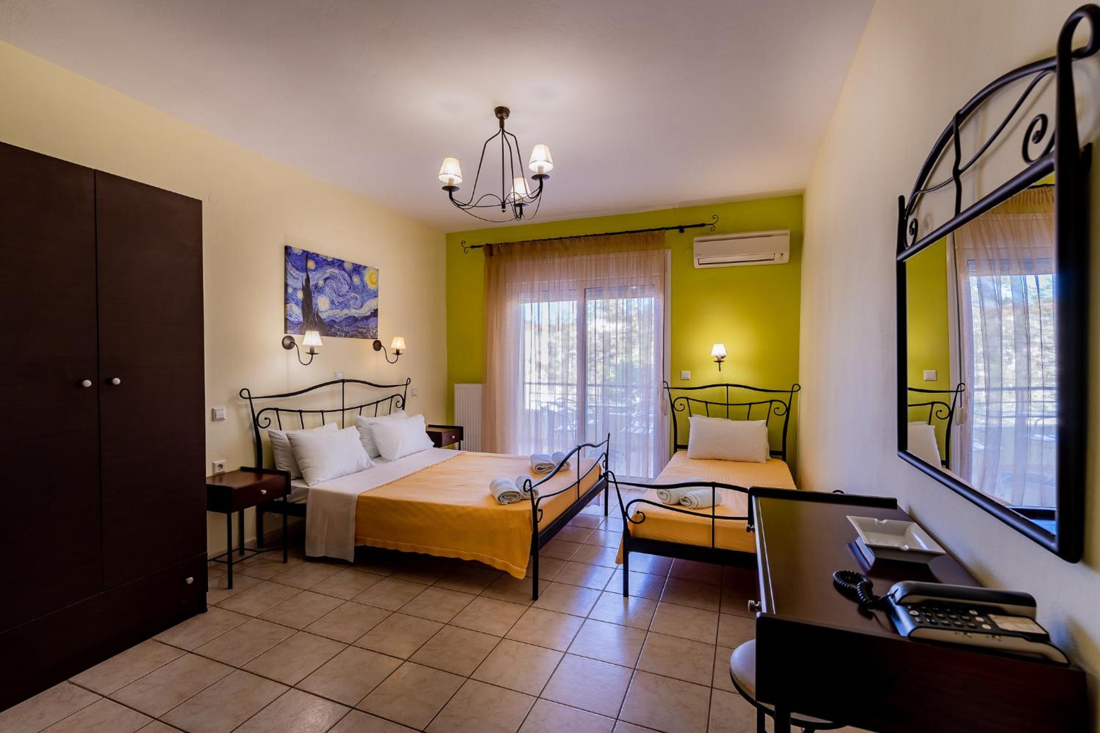 Double Room - Photo 5