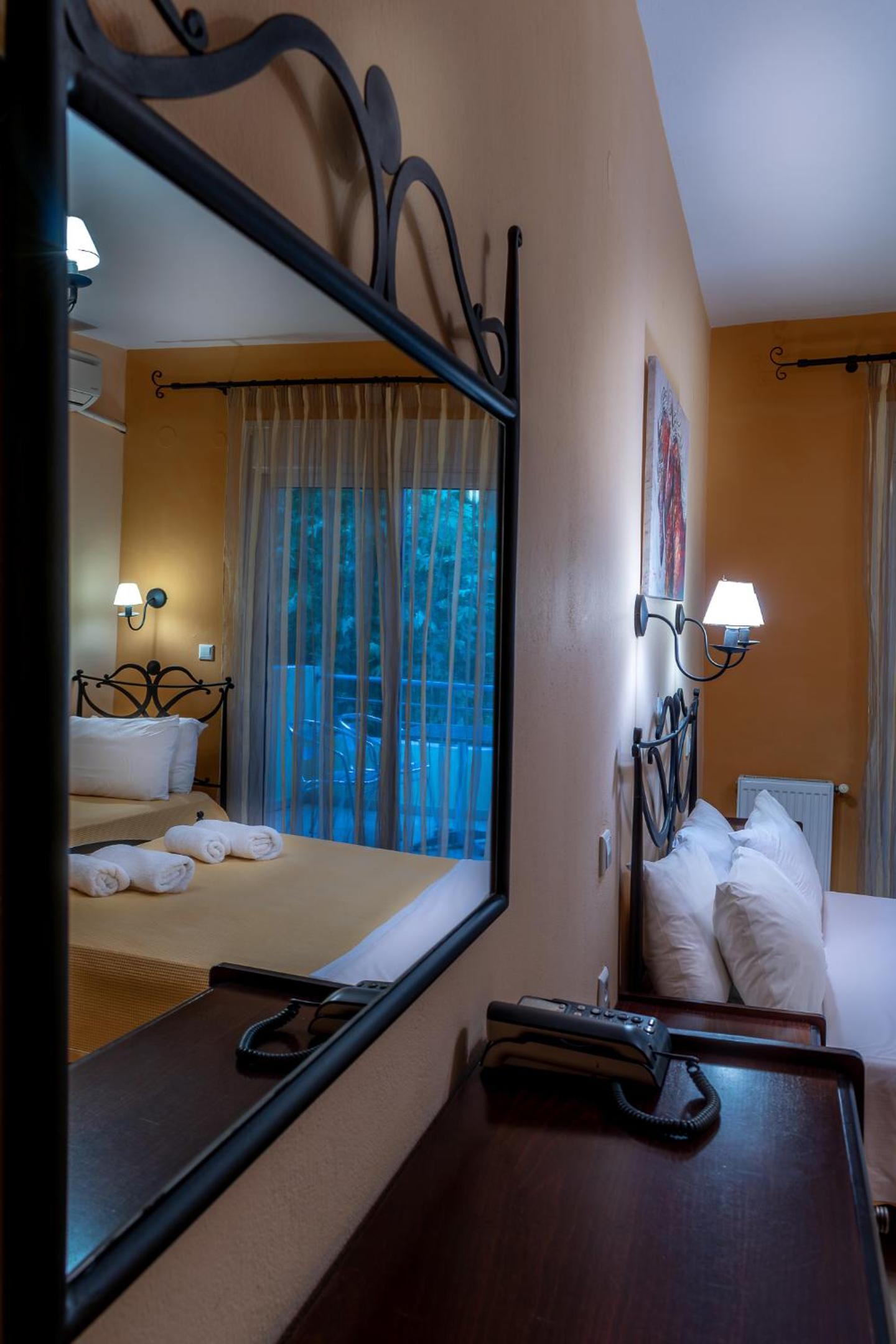 Double Room - Photo 4