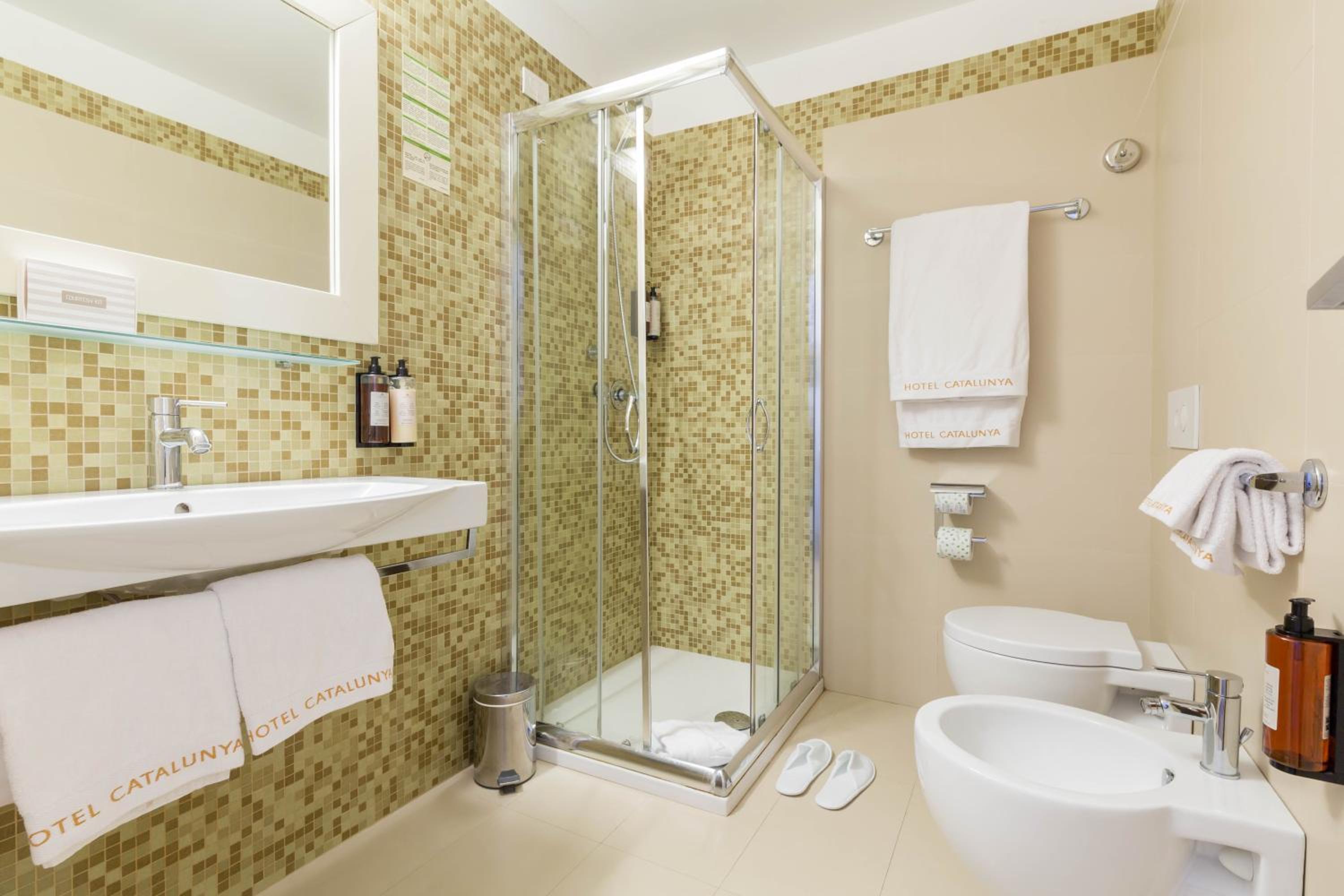 Double or Twin Room - Photo 10