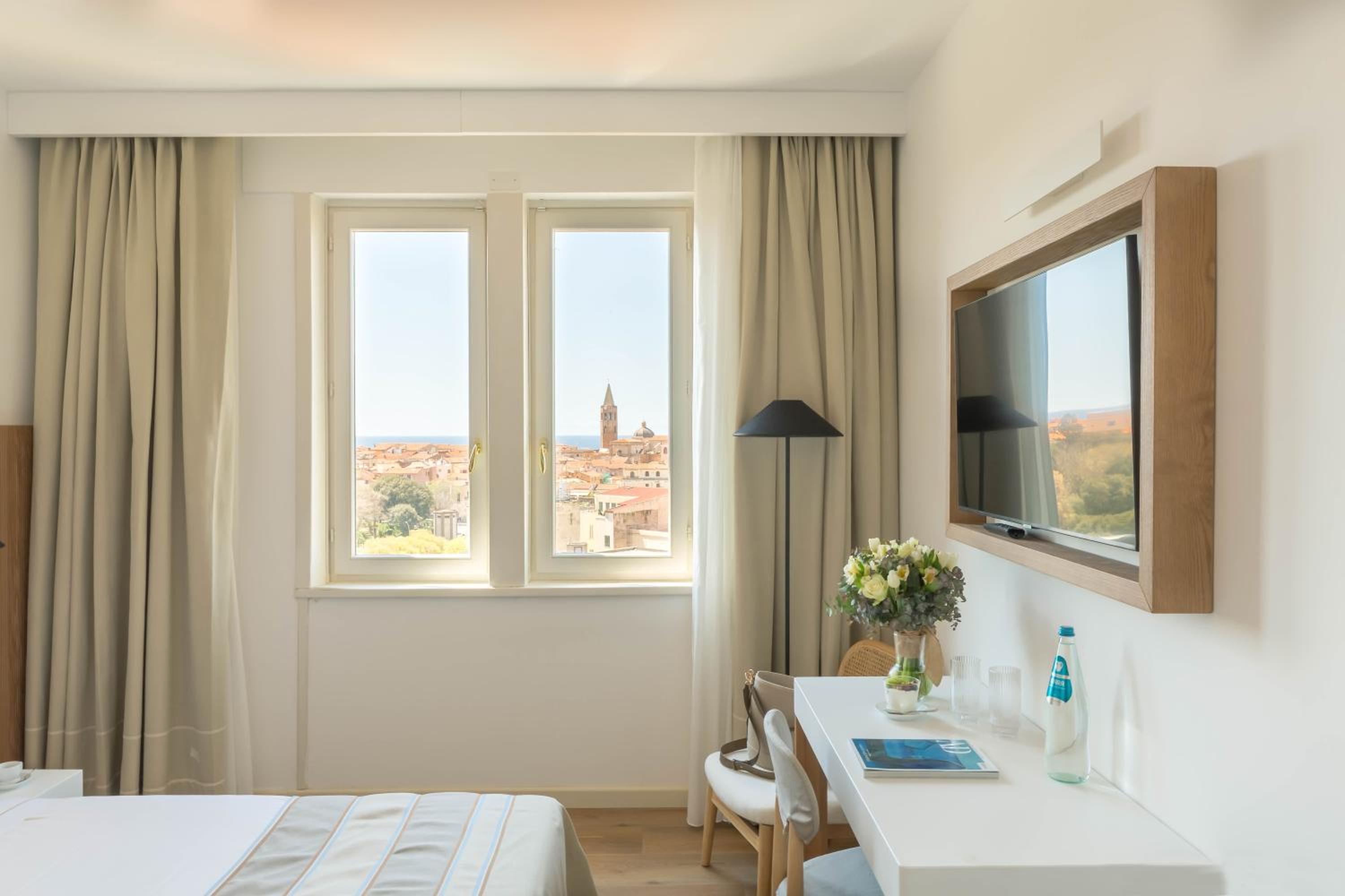 Superior Double or Twin Room with Sea View - Photo 3