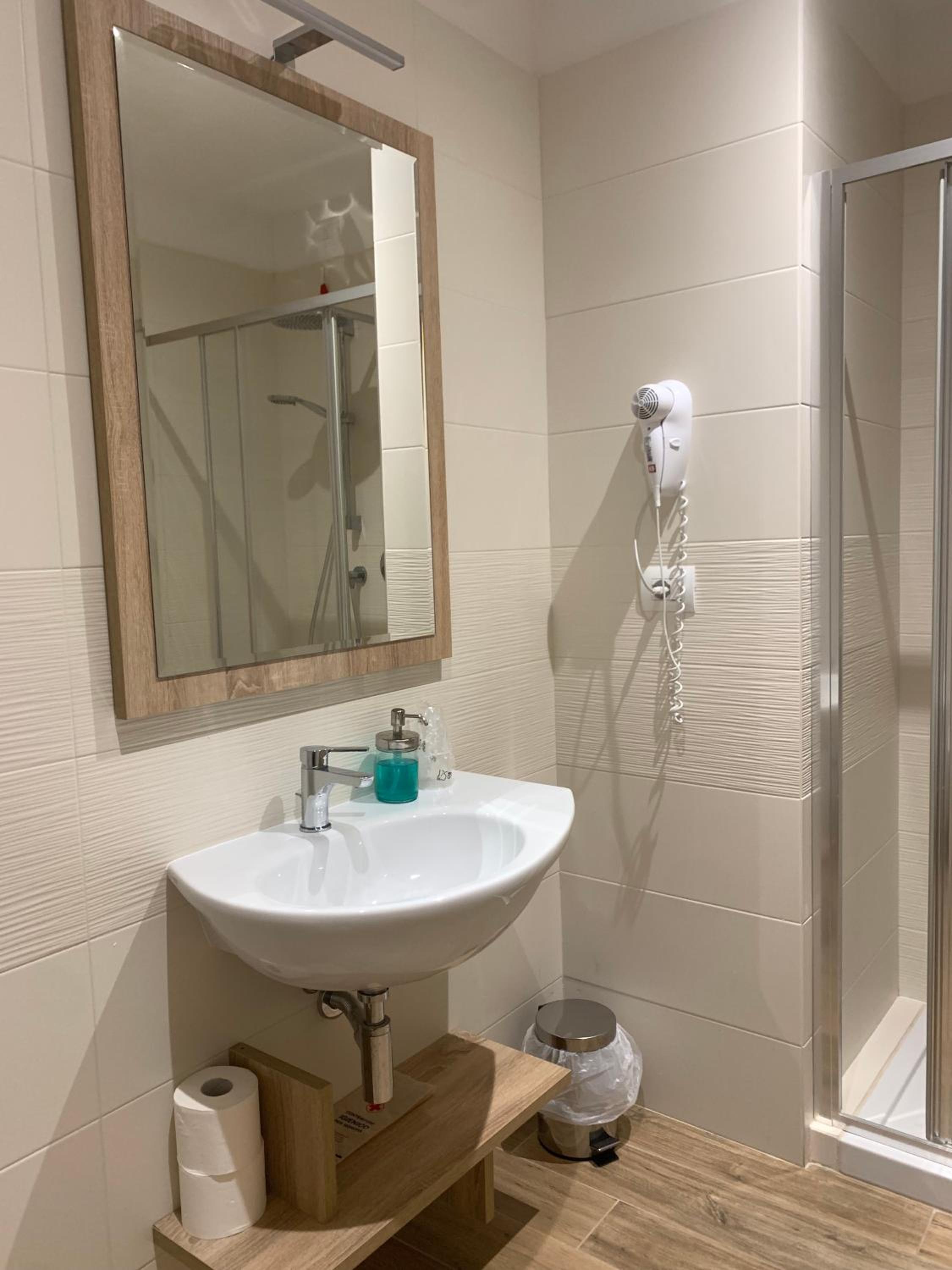 Large Twin Room photo 2