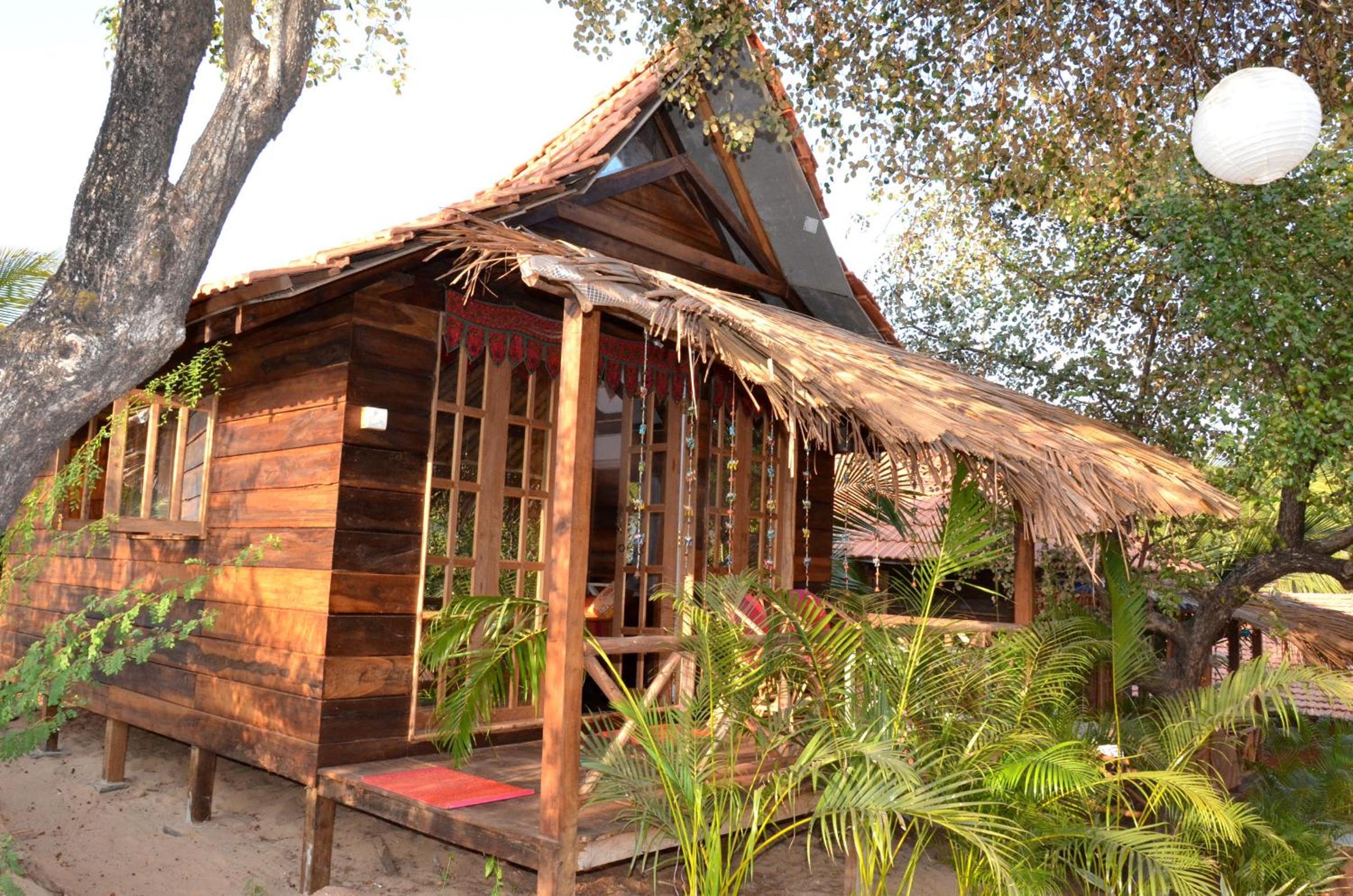 Tropical Wooden Cottage photo 2