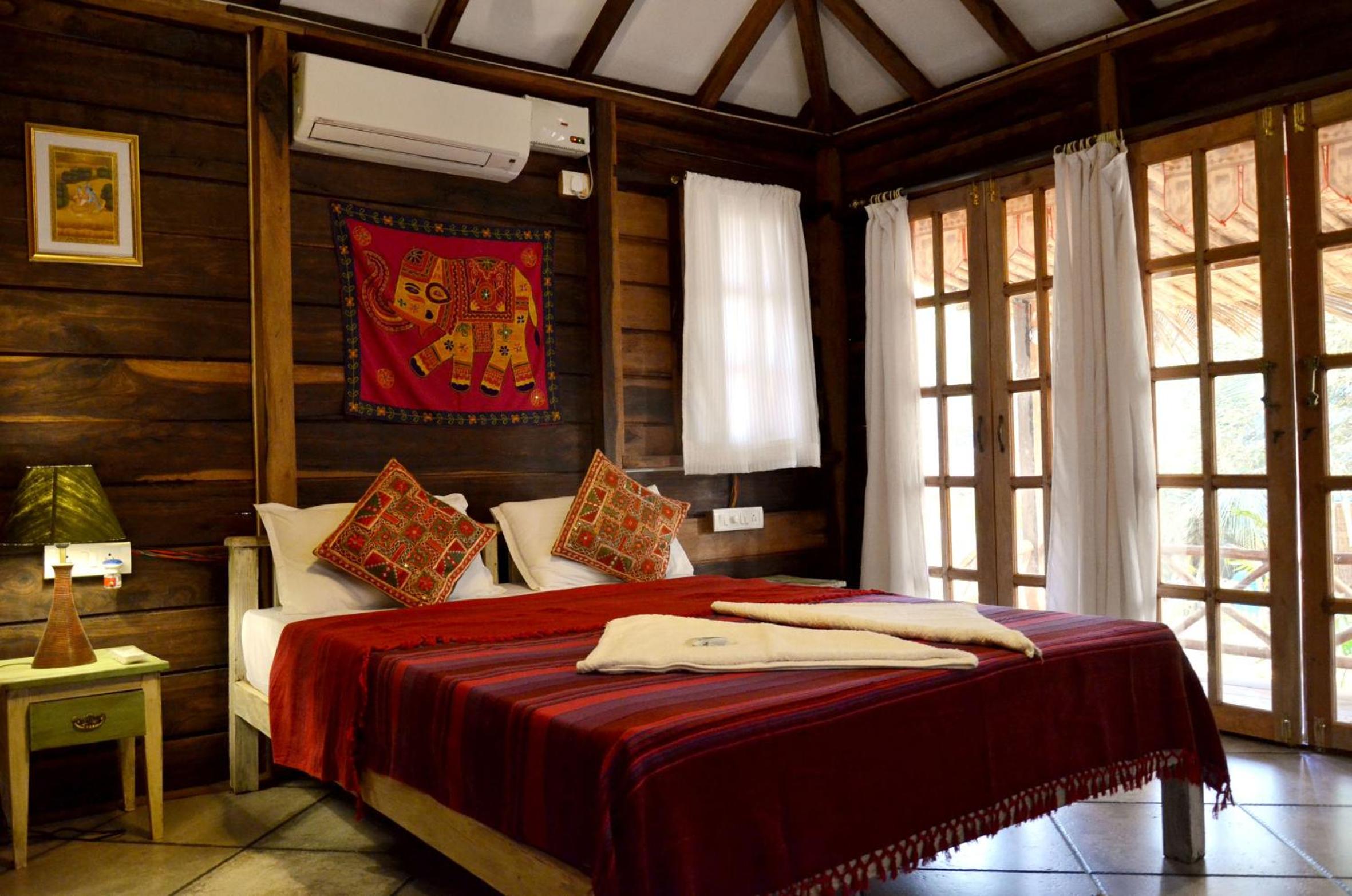 Tropical Wooden Cottage photo 1