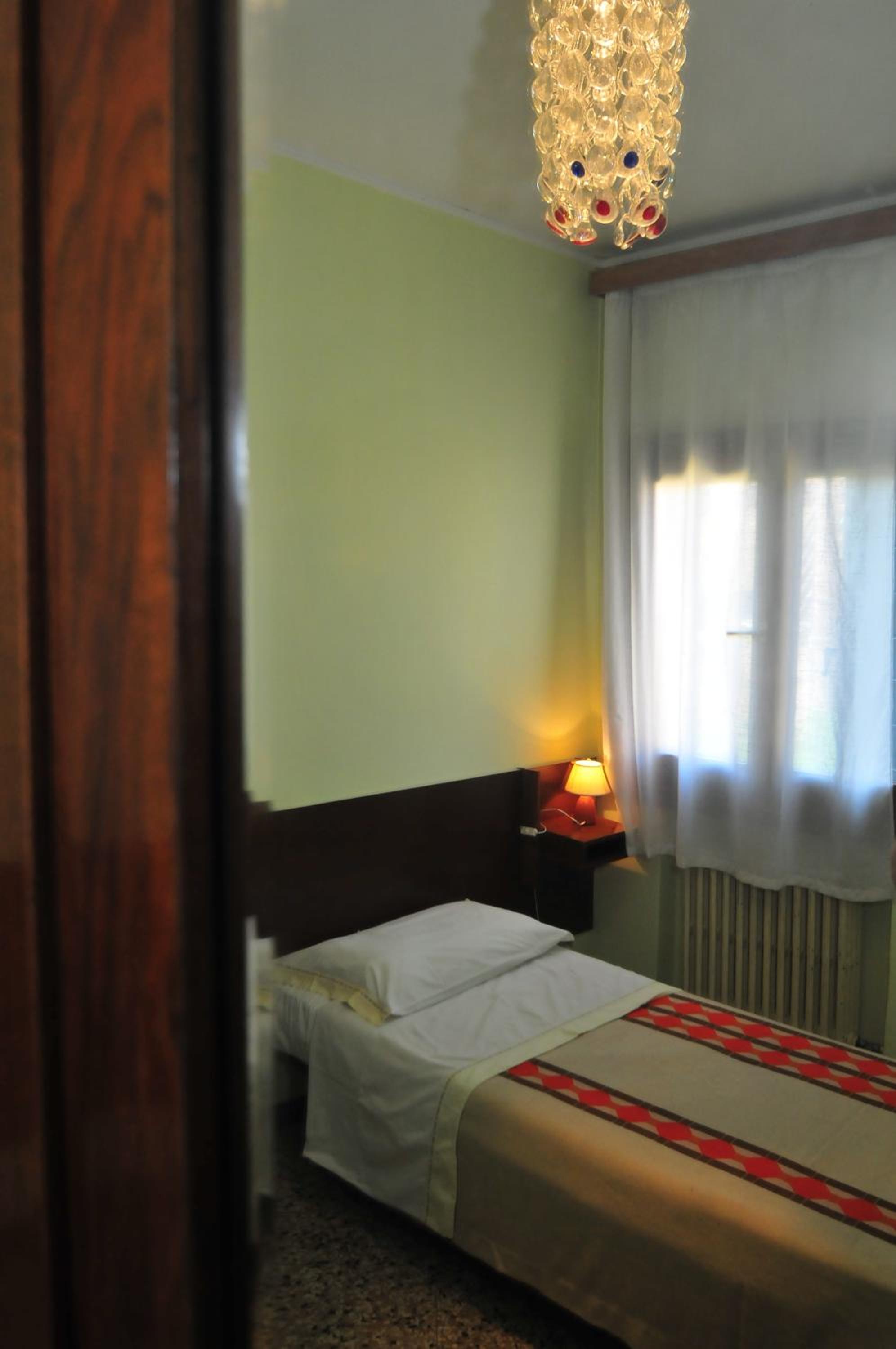 Single Room with Shared Bathroom photo 1