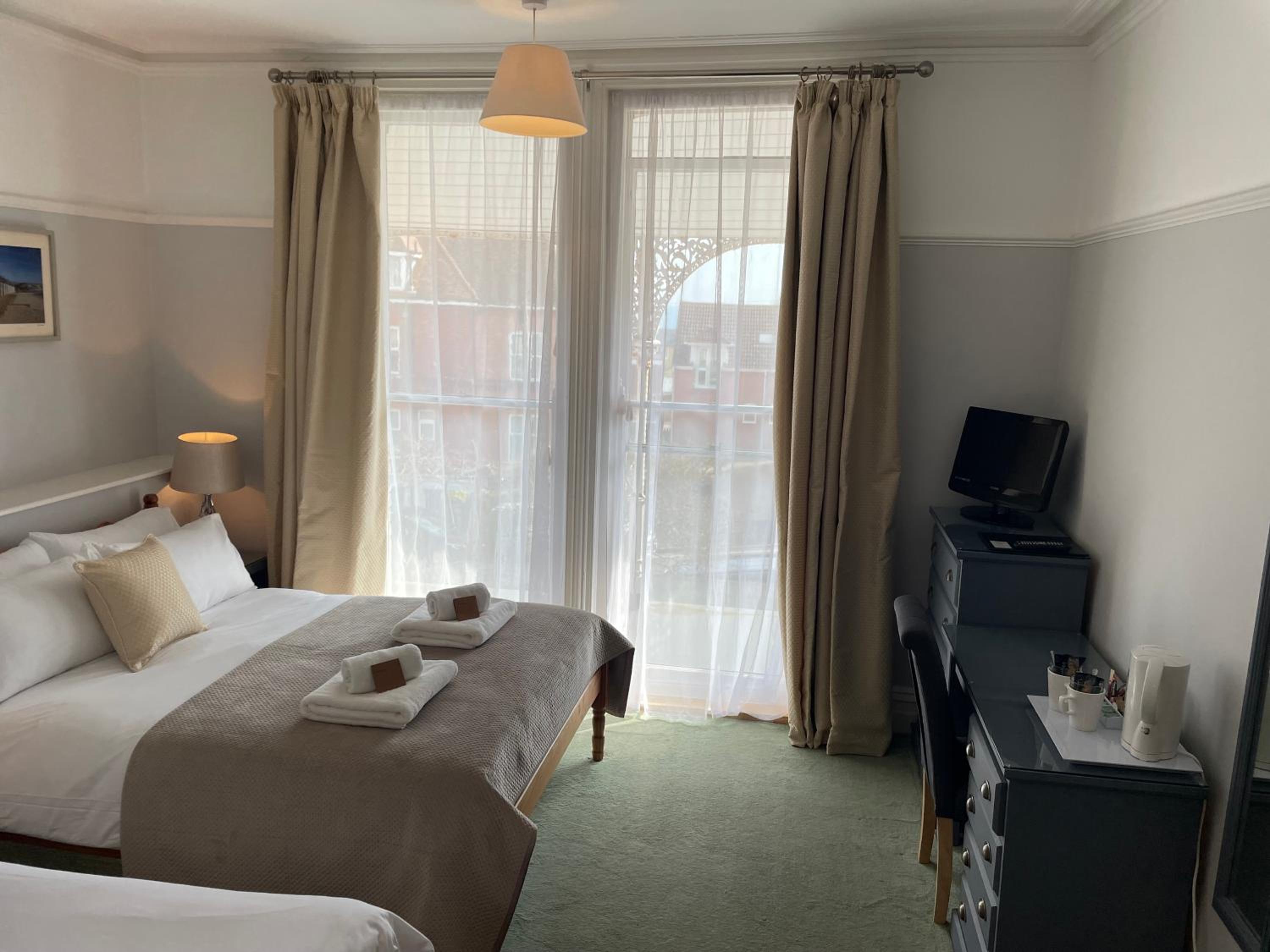 Double Room with Private Bathroom photo 3
