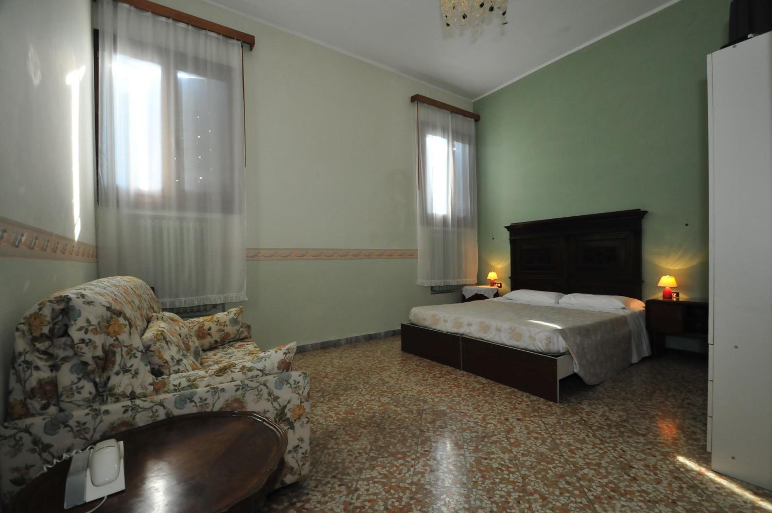 Double or Twin Room photo 2