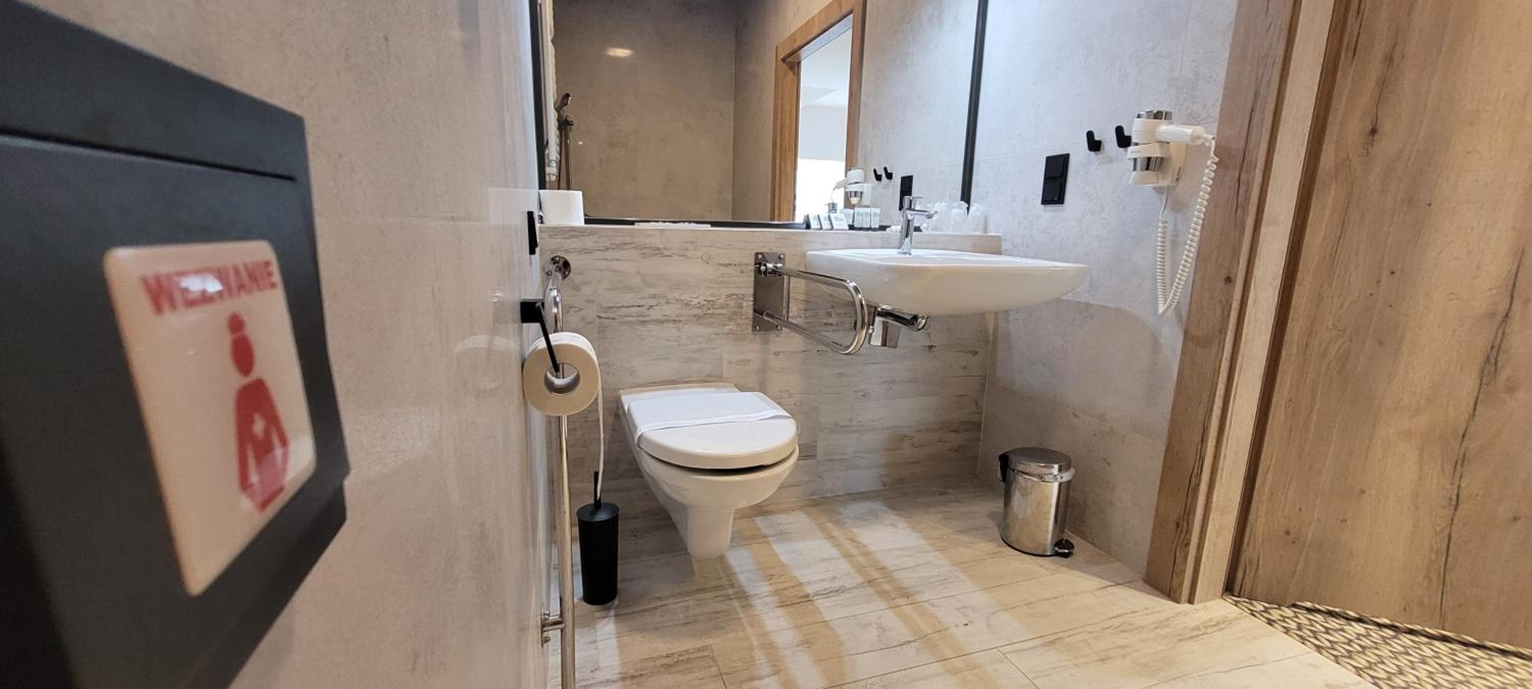 Triple Room - Disability Access photo 3