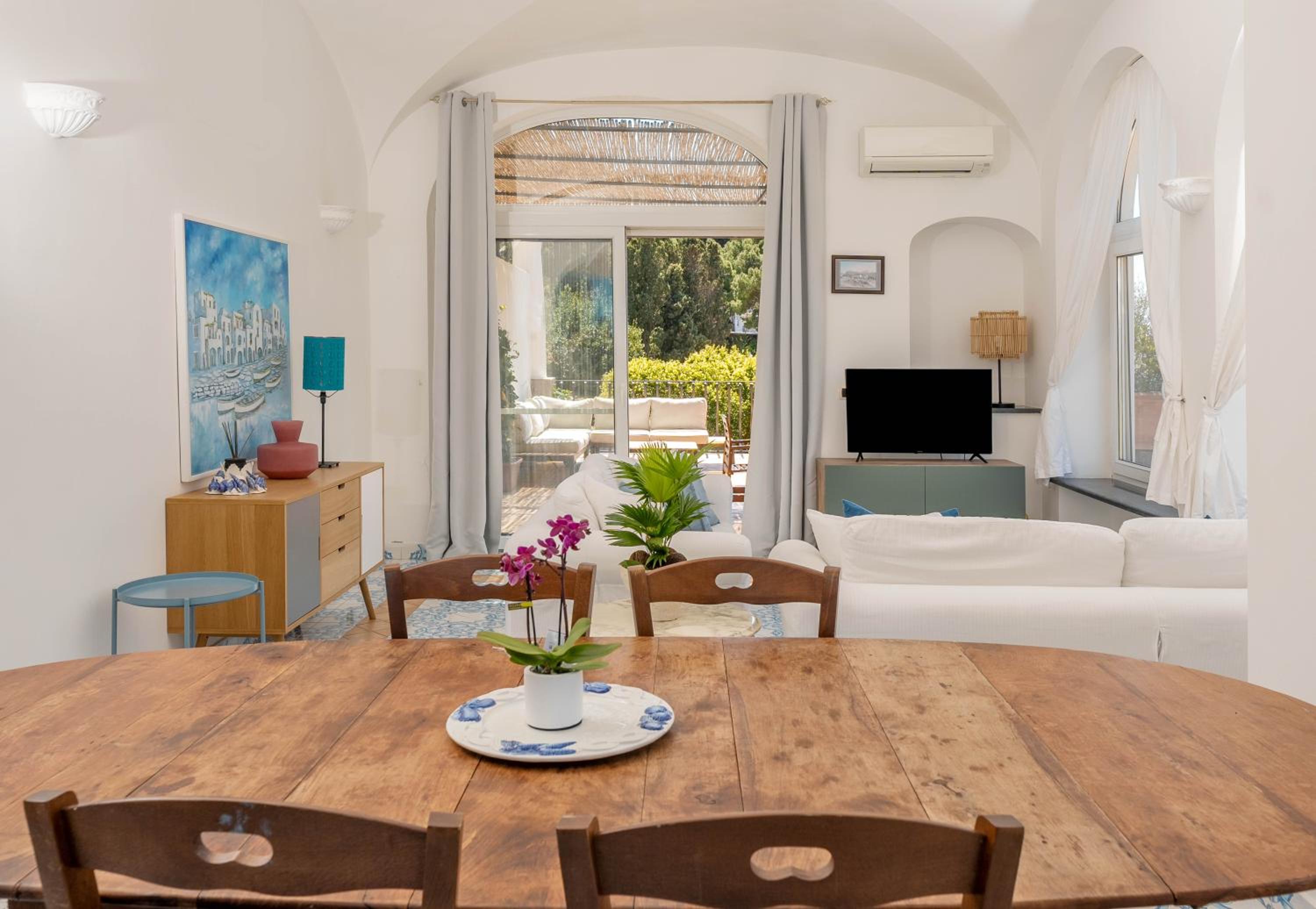 Two-Bedroom Apartment with Partial Sea View photo 3