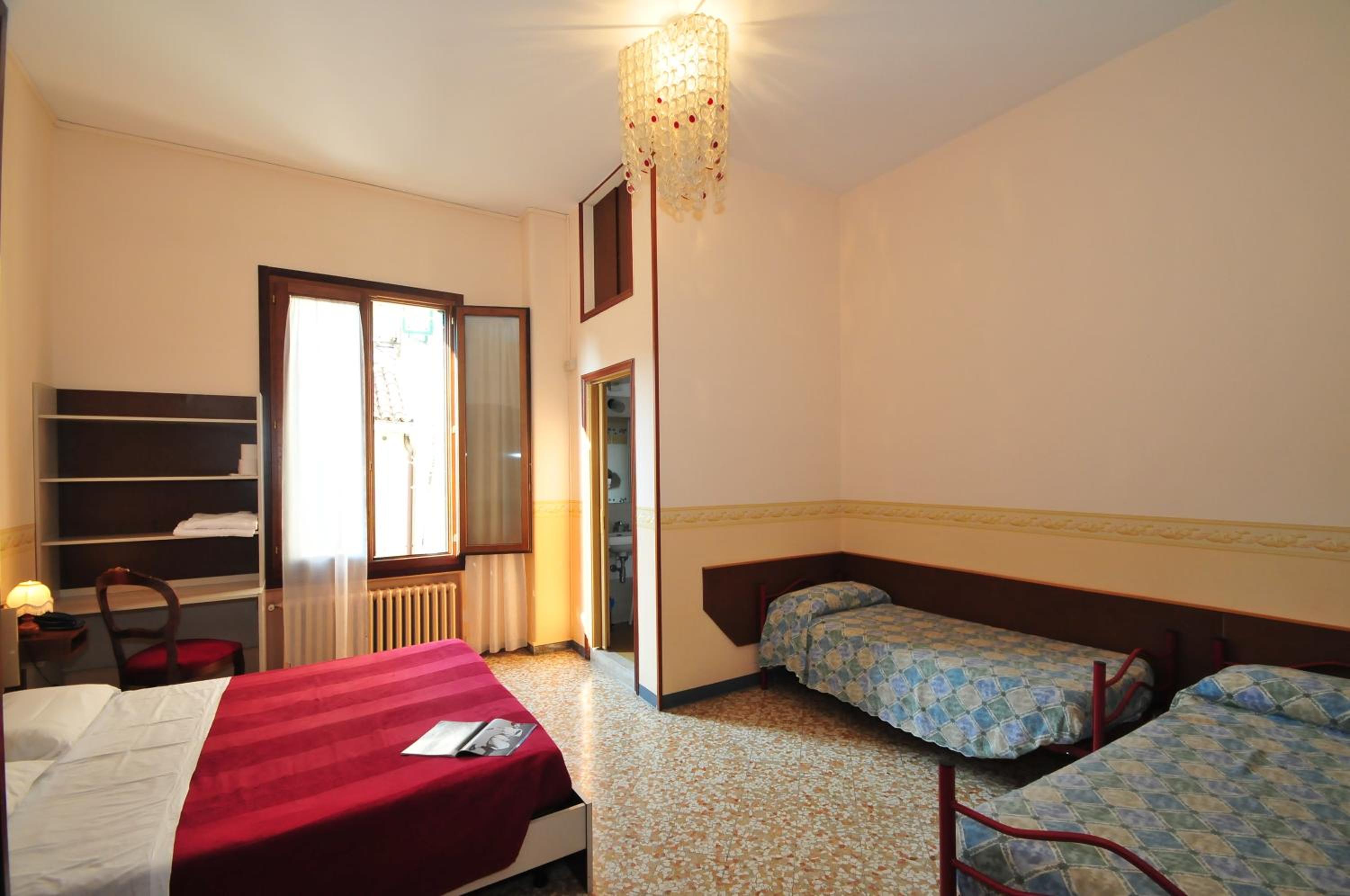 Triple Room with Private Bathroom photo 3