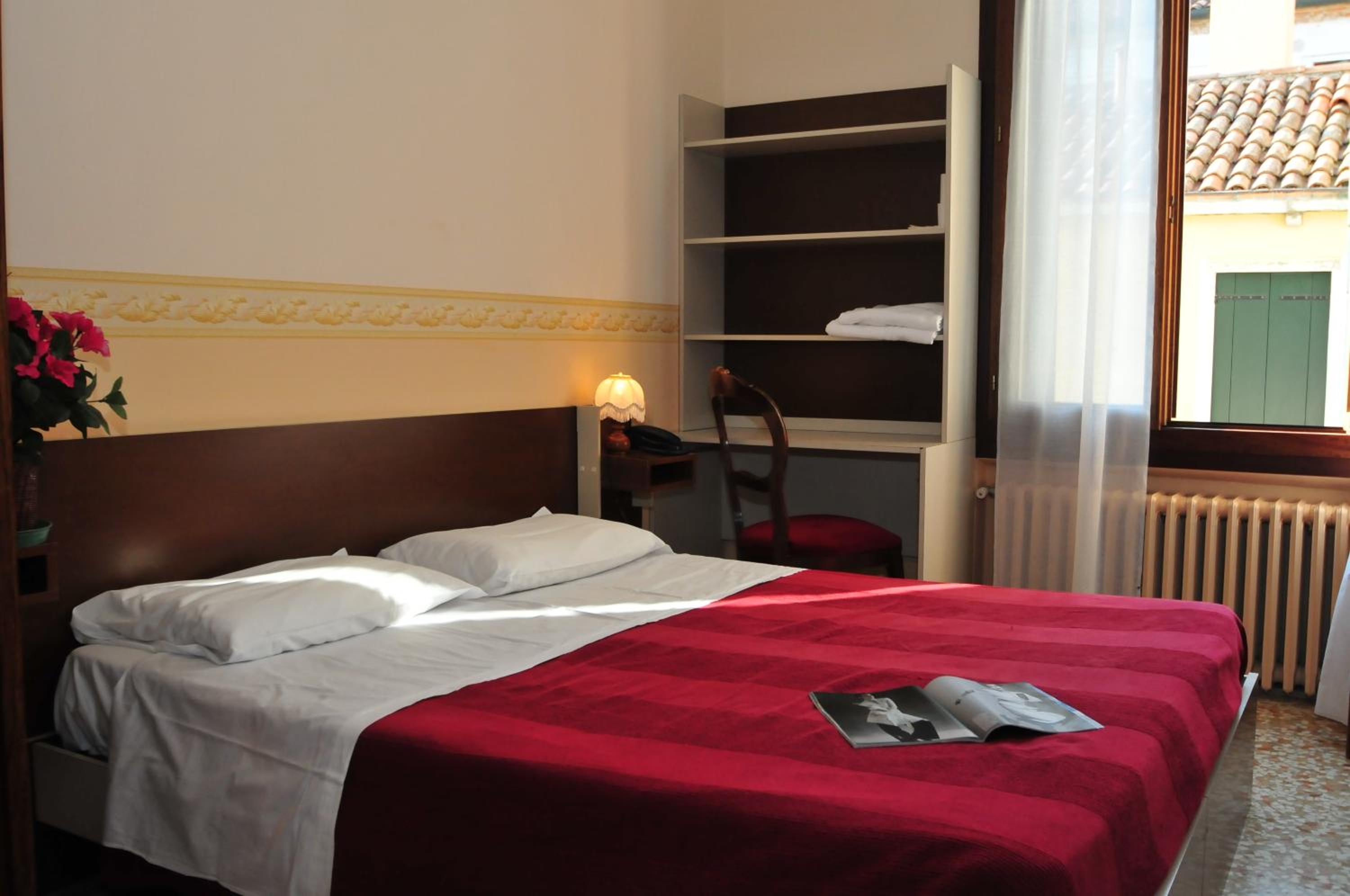 Triple Room with Private Bathroom photo 2