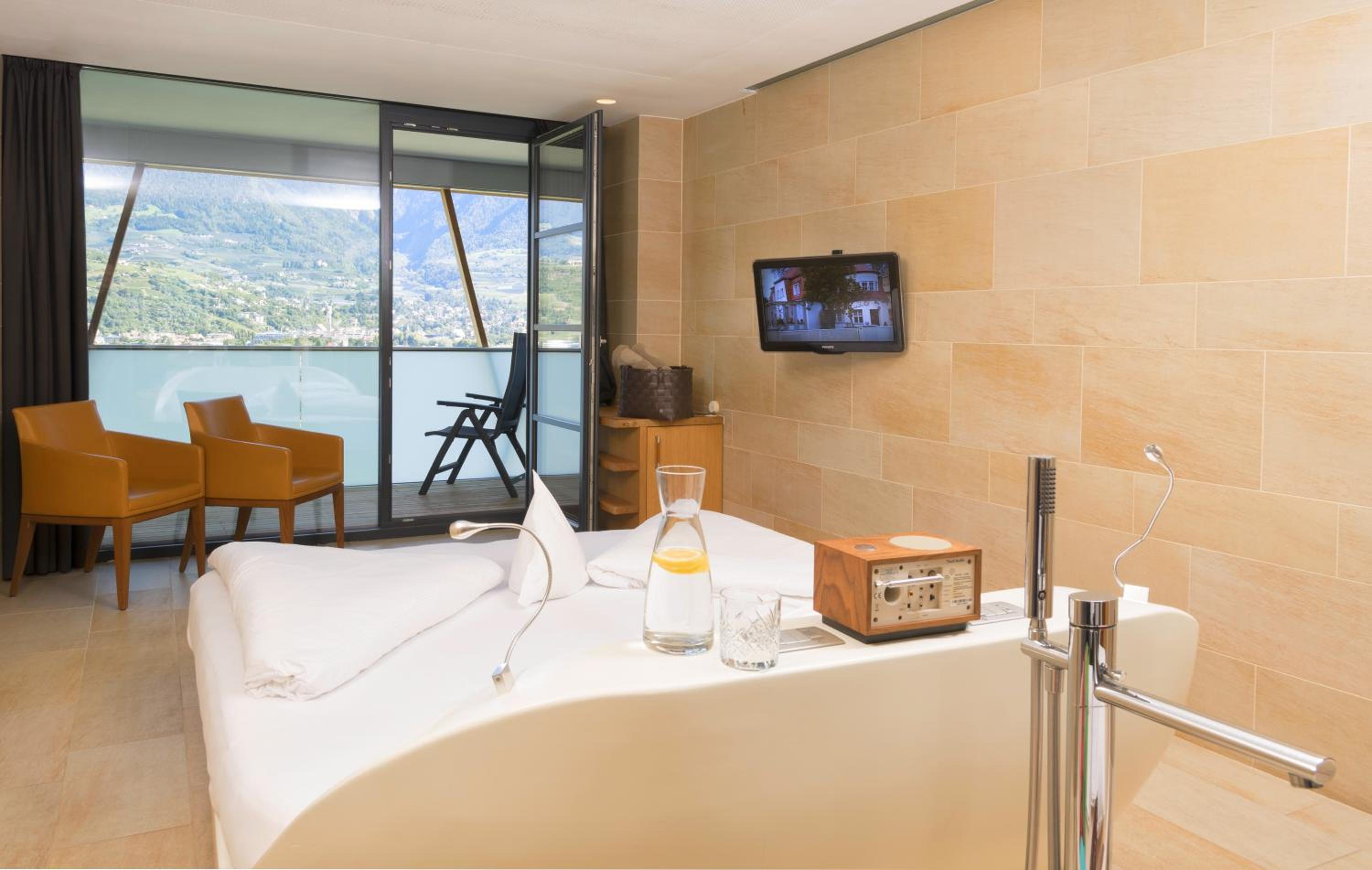 Deluxe Double Room with Bath - Photo 1