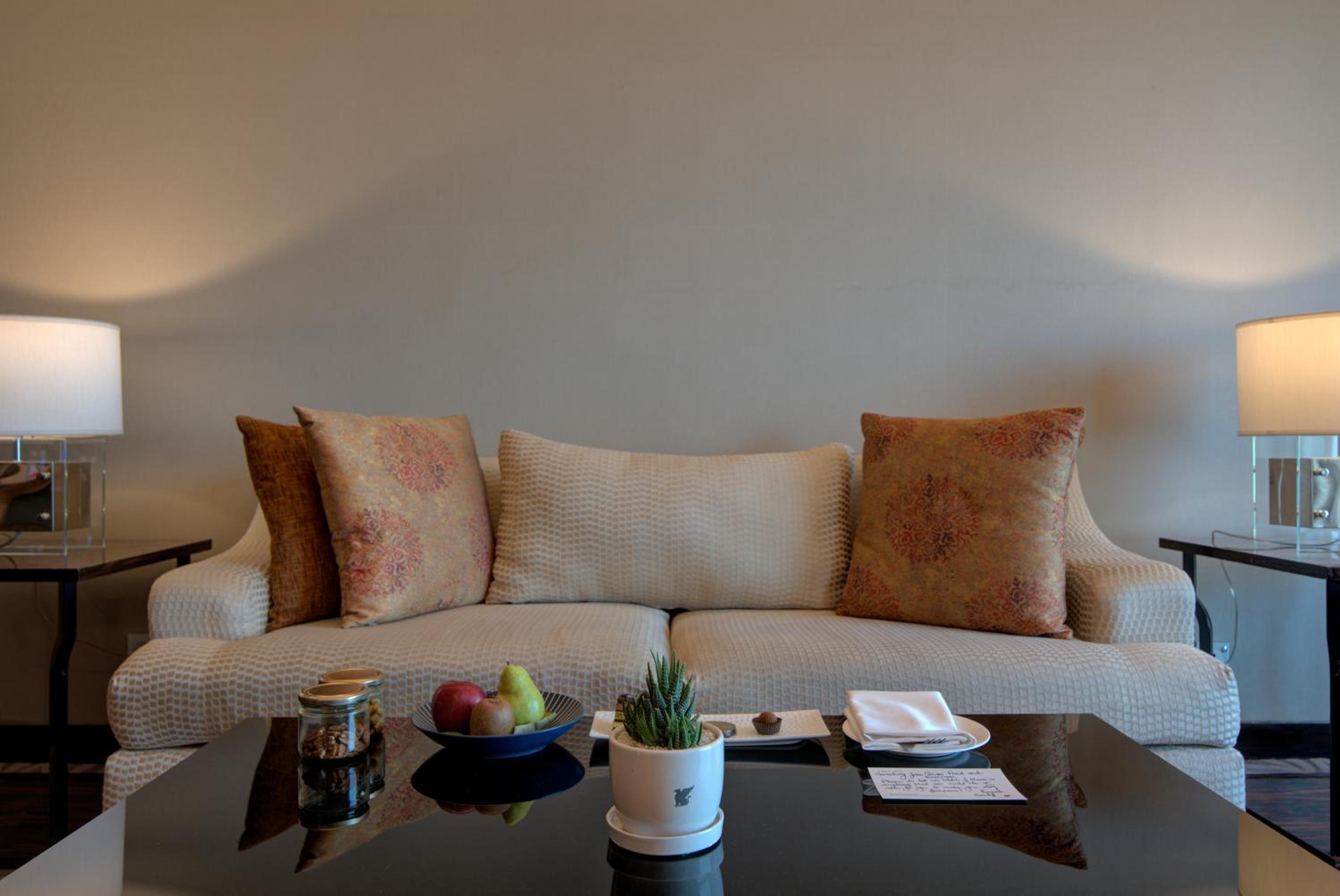 Executive Suite, 1 King - Photo 7