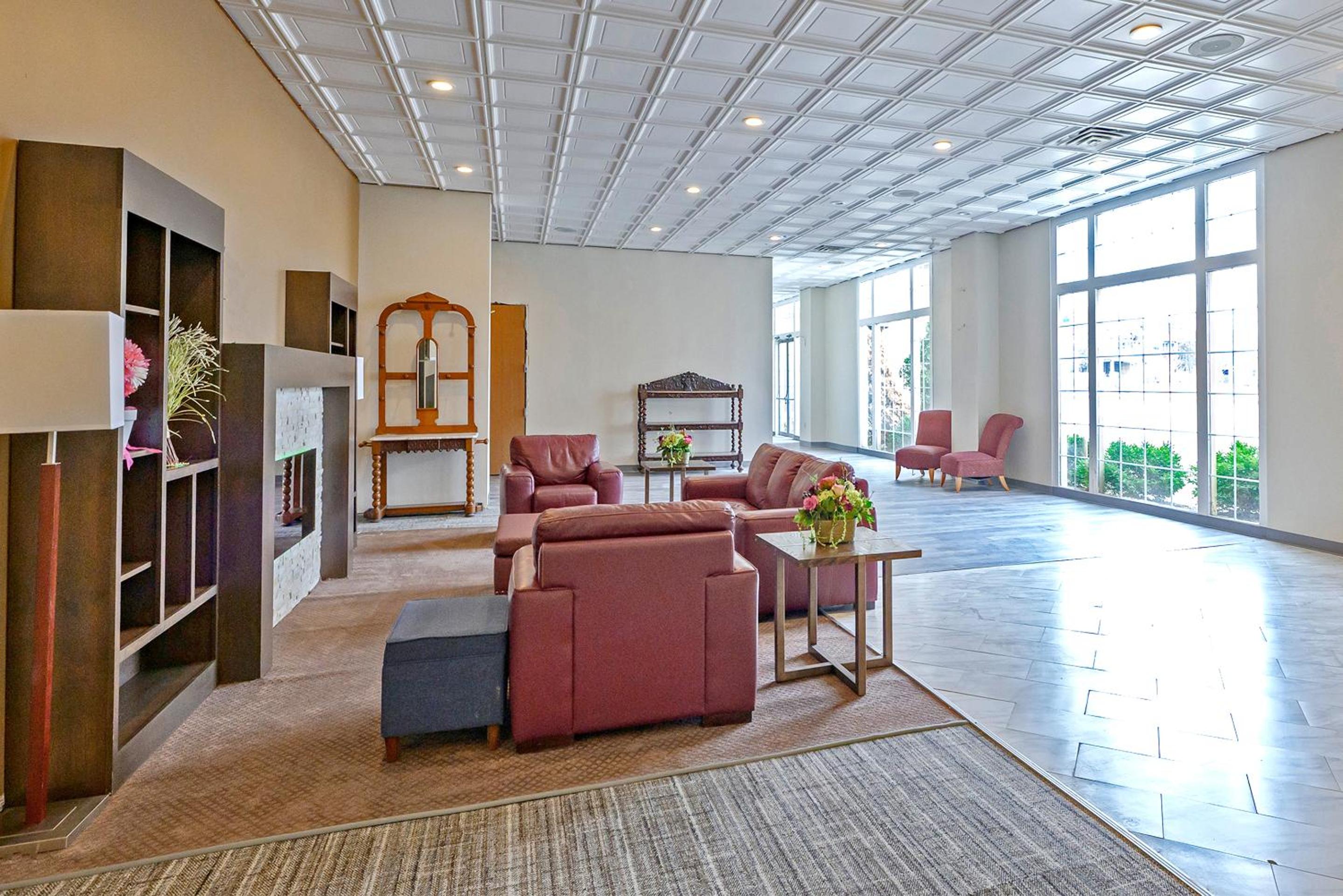 Deluxe King Suite photo 1