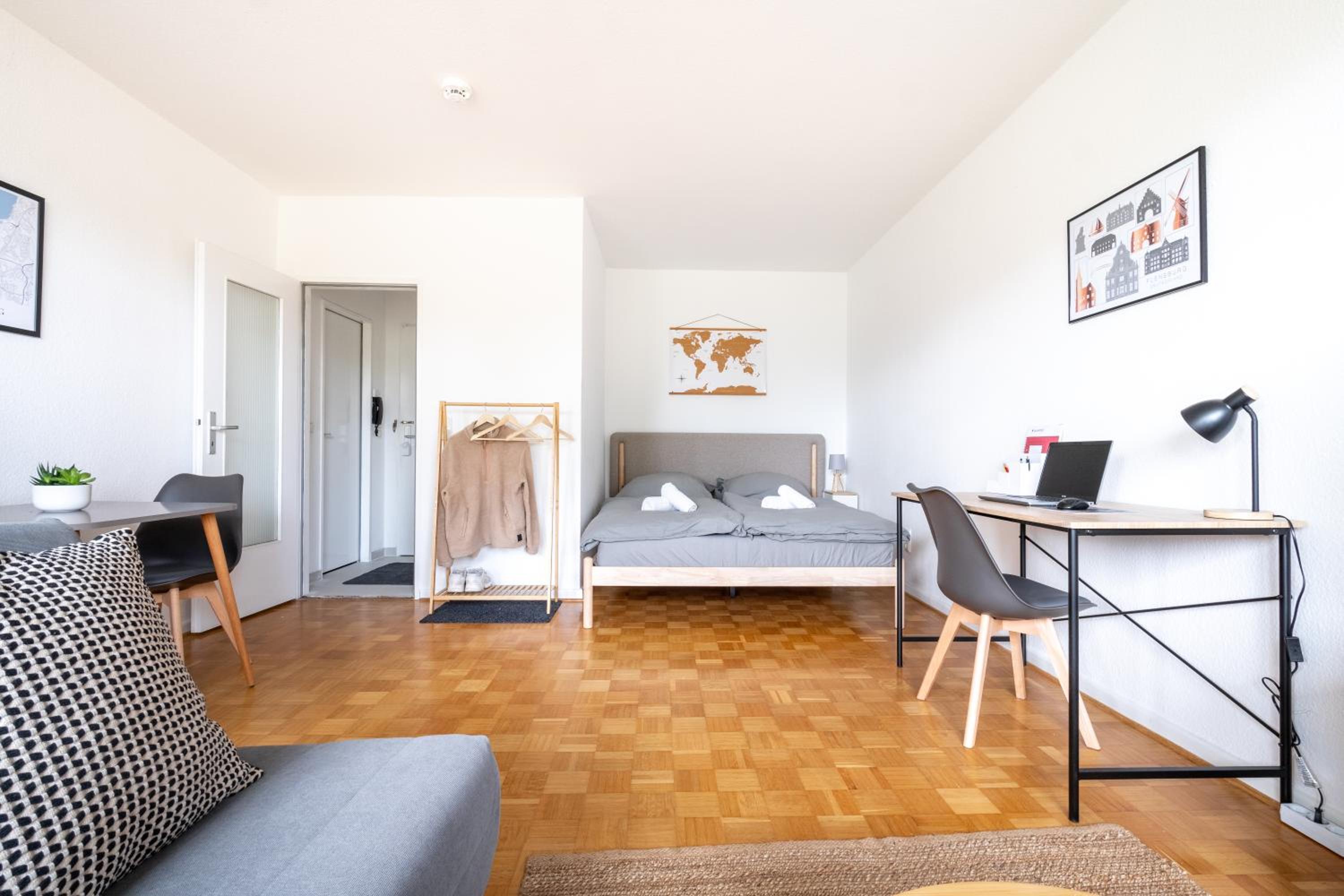 One-Bedroom Apartment photo 1