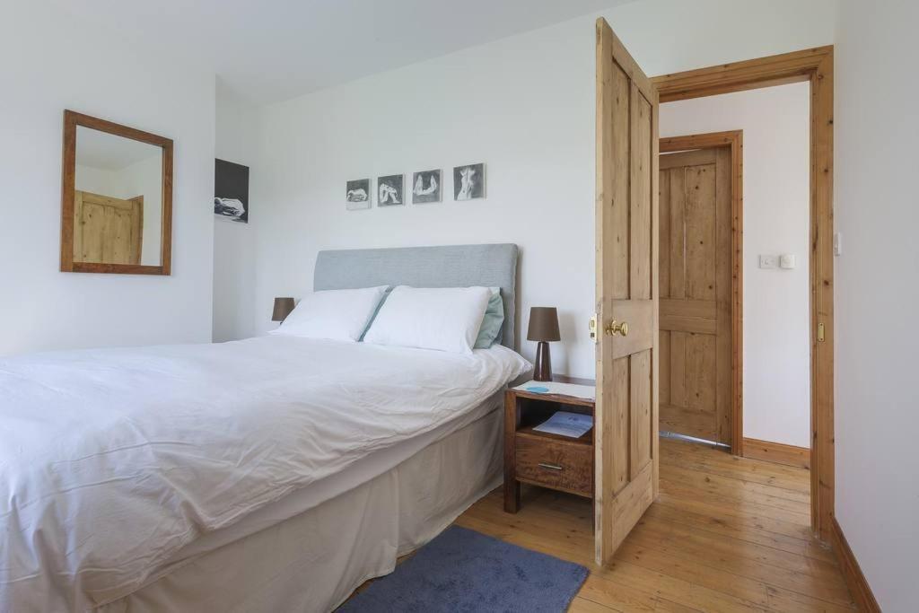 Two-Bedroom House photo 3