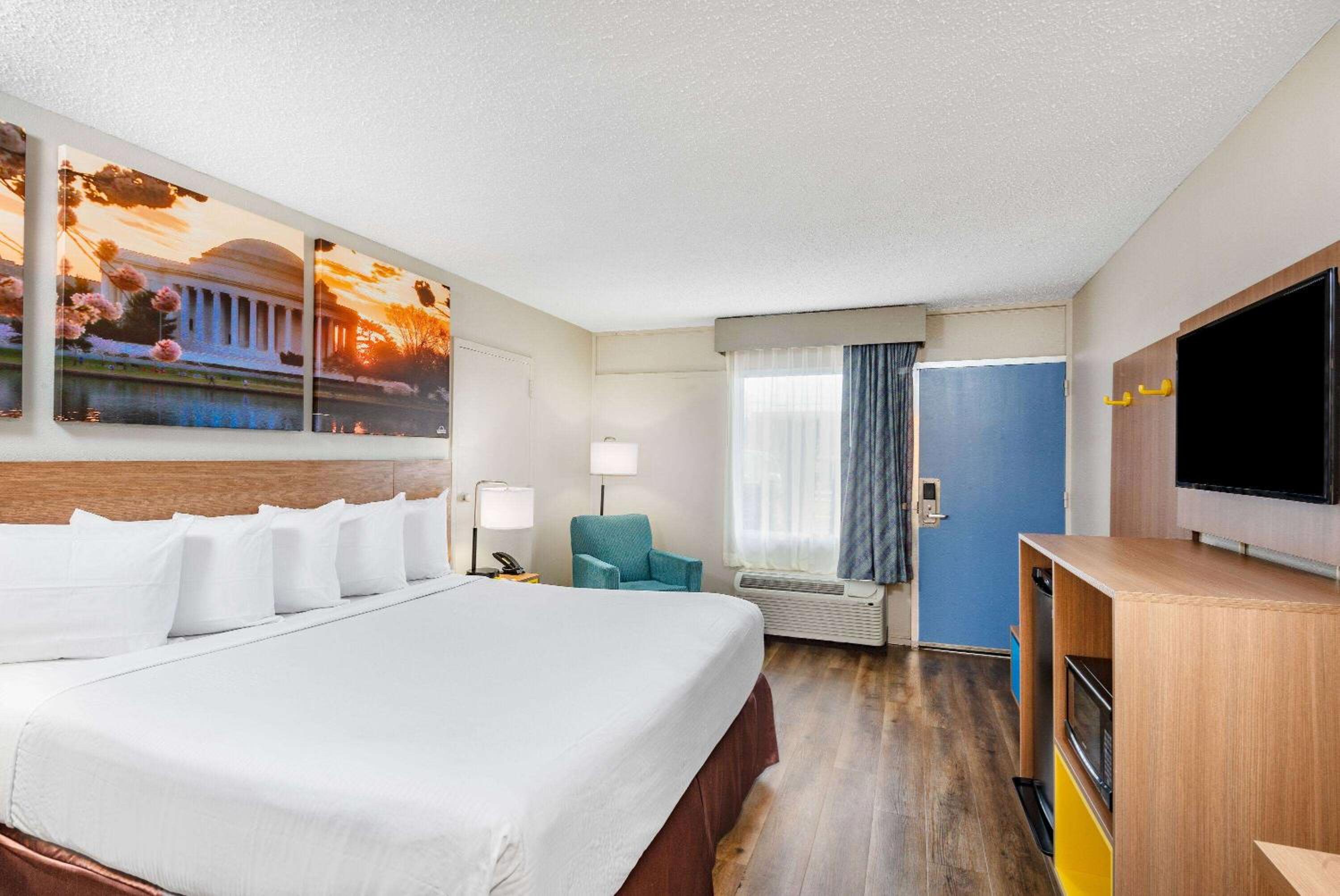 King Room - Non-Smoking - Photo 1