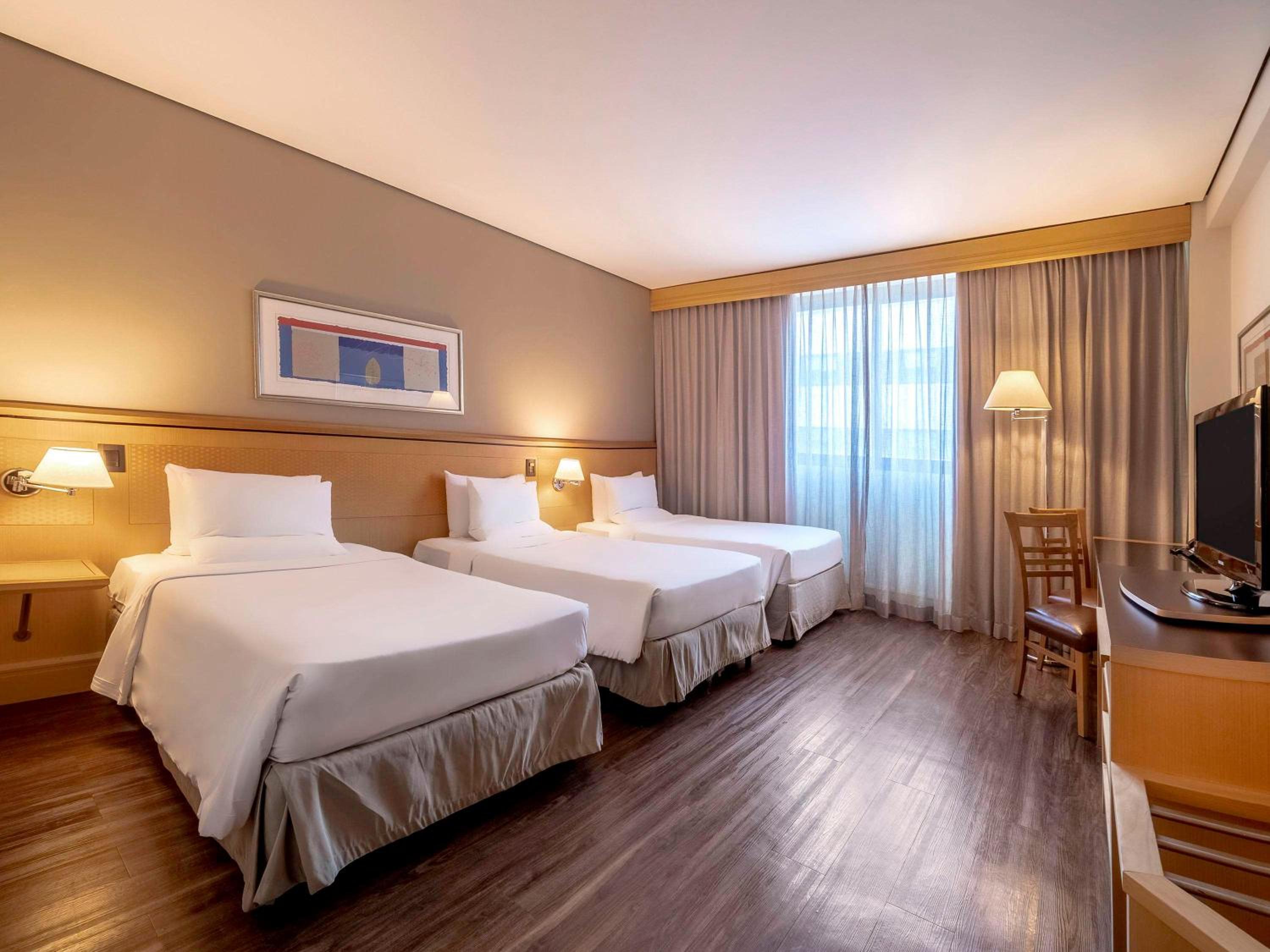 Standard Apartment with Three Single Beds - Photo 1